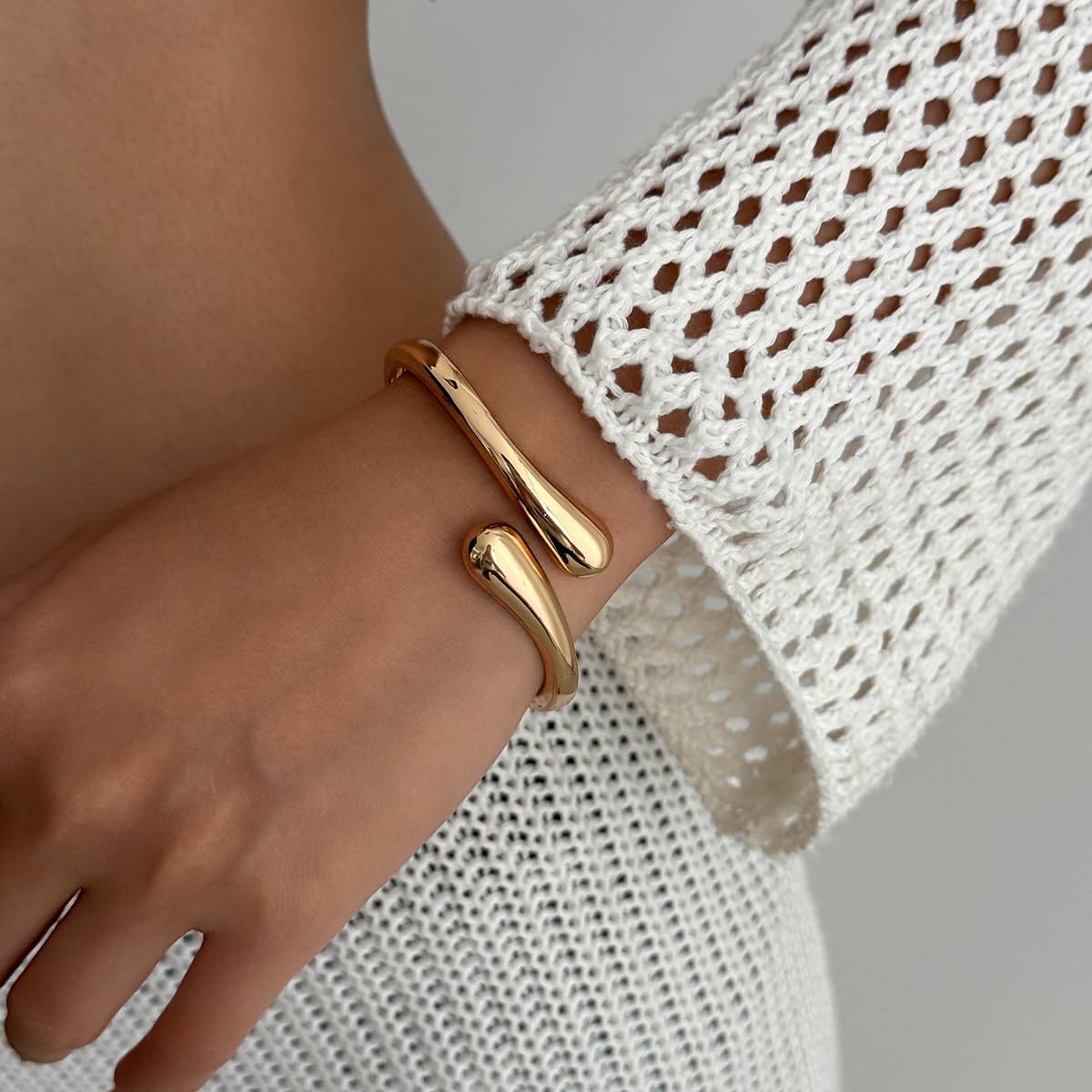 Dodder 3PCS Chunky Gold Bangle Bracelets for Women, 14K Gold Plated Big Stackable Bangles Set, Gold Bracelet Stack