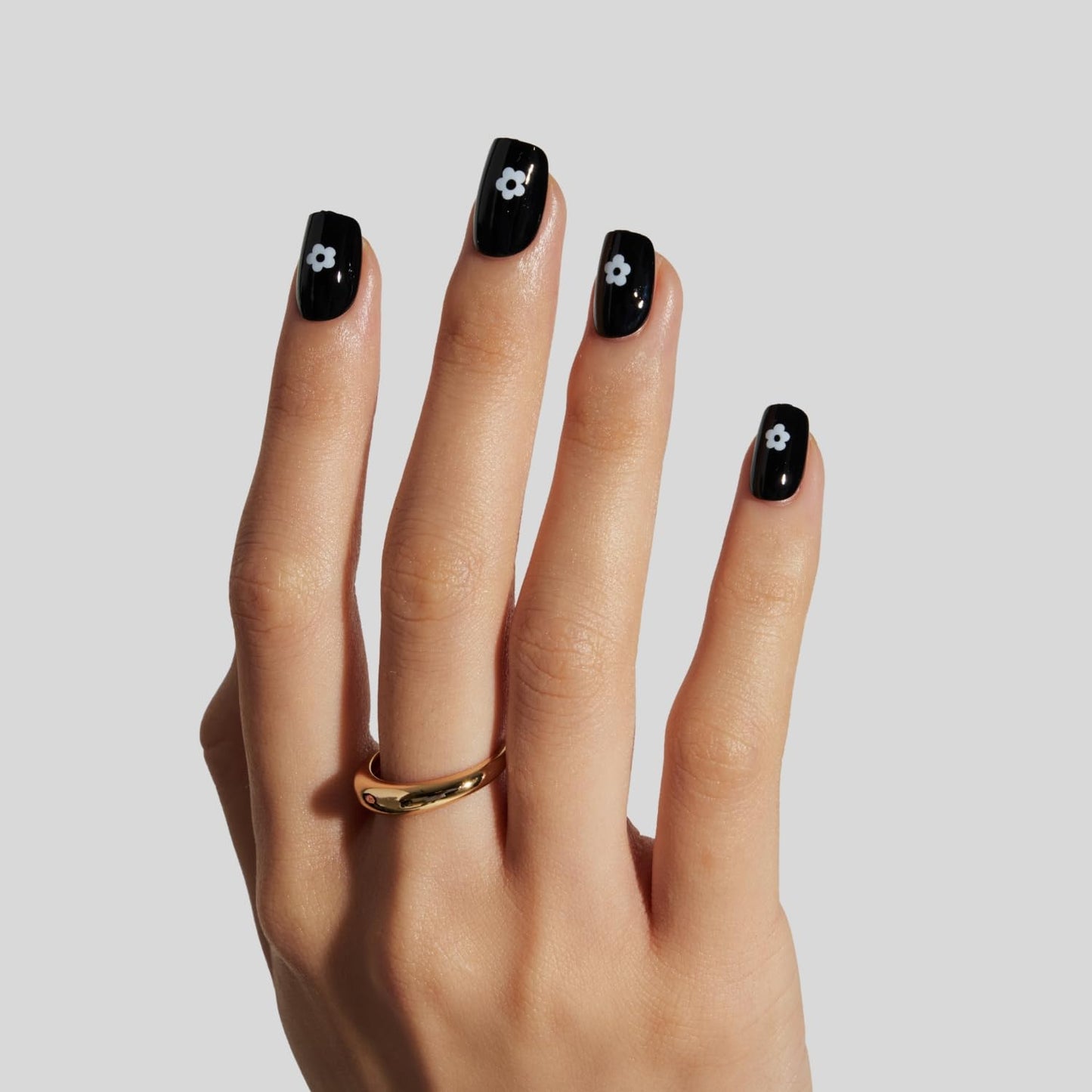 LAMIMOSA 32Pcs Daisy Flower Press On Nails Short Square in 16 Sizes – Black n White Fake Nails with Glue, Soft Gel GLue On Nails kit, Spring Summer False Nails, DAISY