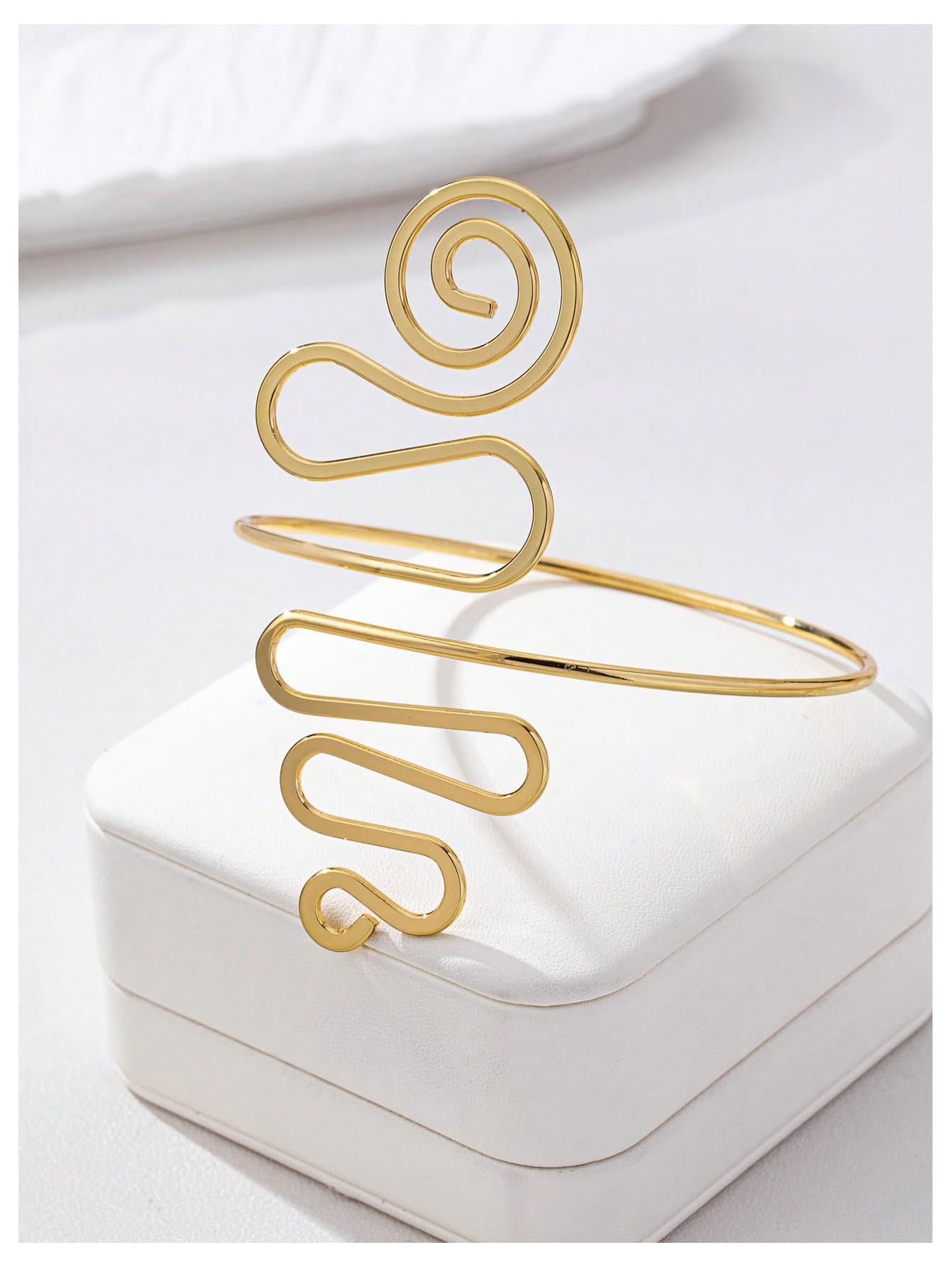 MakeMeChic Beach Gold Arm Cuff Jewelry for Women Bangle Band Armlet Flower Upper Arm Cuff Bracelet Summer Beach Essentials Gold One-Size