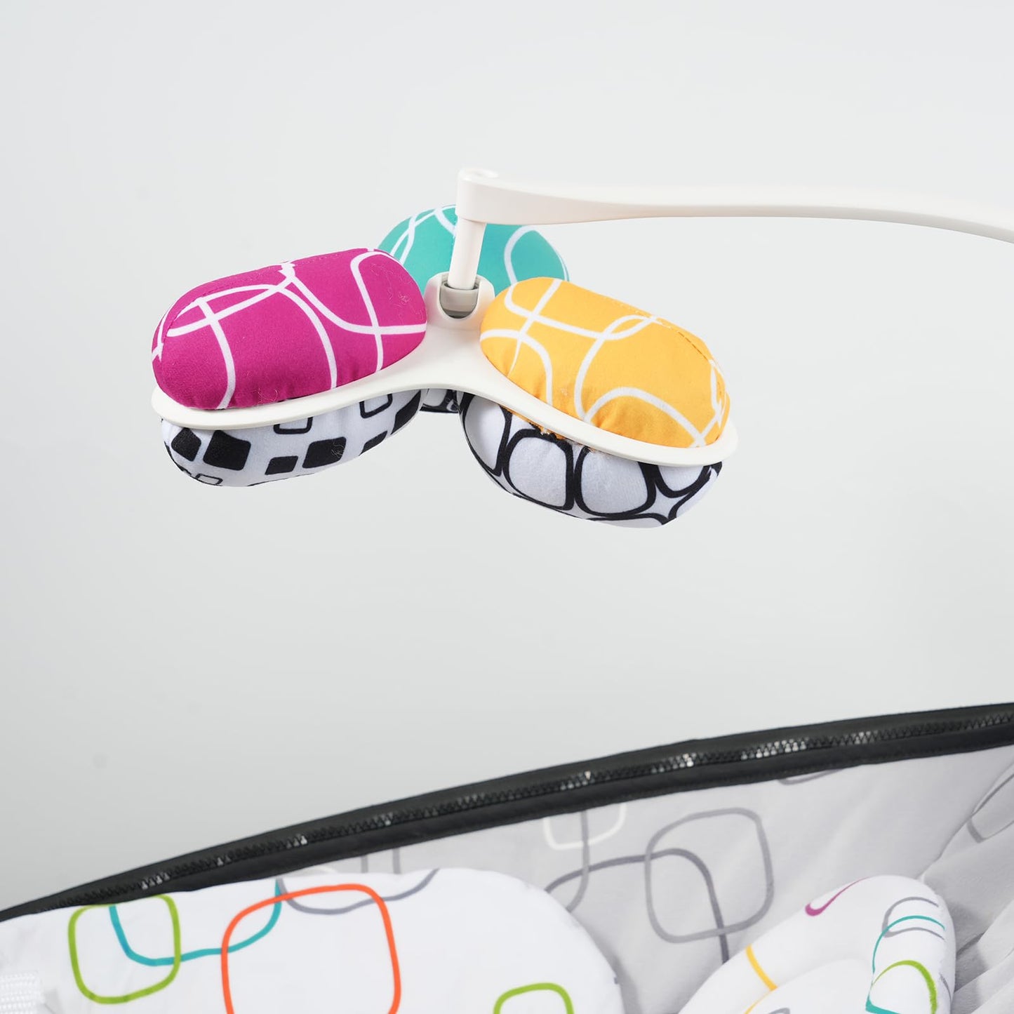 Tayerop The Replacement Balls (for Mamaroo Swing) Offer More Interaction and Reversible Ball Options to Complement The Multi-Coloured with MamaRoo Cradle in a Set of 3 Balls ﻿