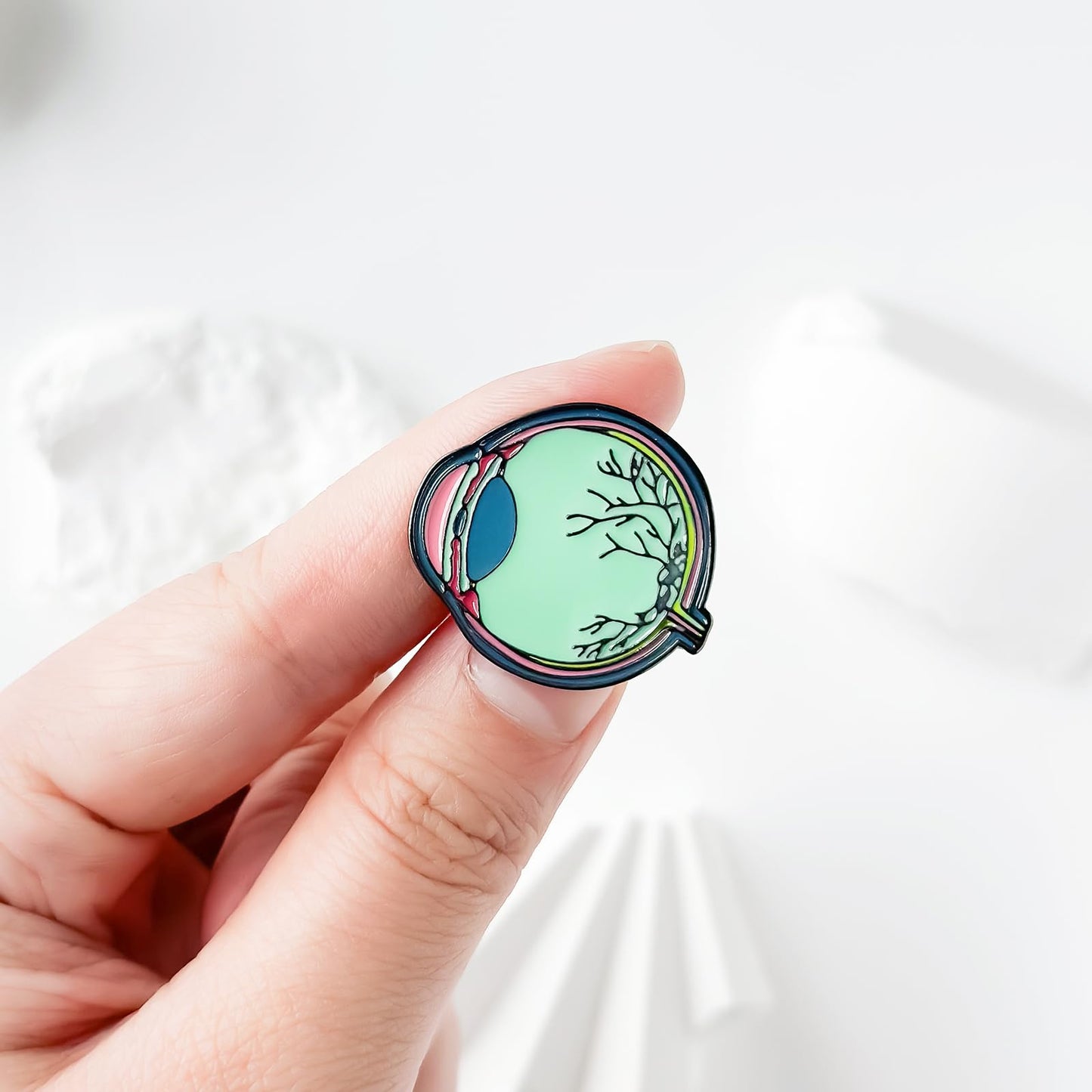 Dr's gift Eyeball Enamel Brooch Pin Medical Ophthalmology Jewelry Eye Badge for Doctor Nurse Backpack Lapel