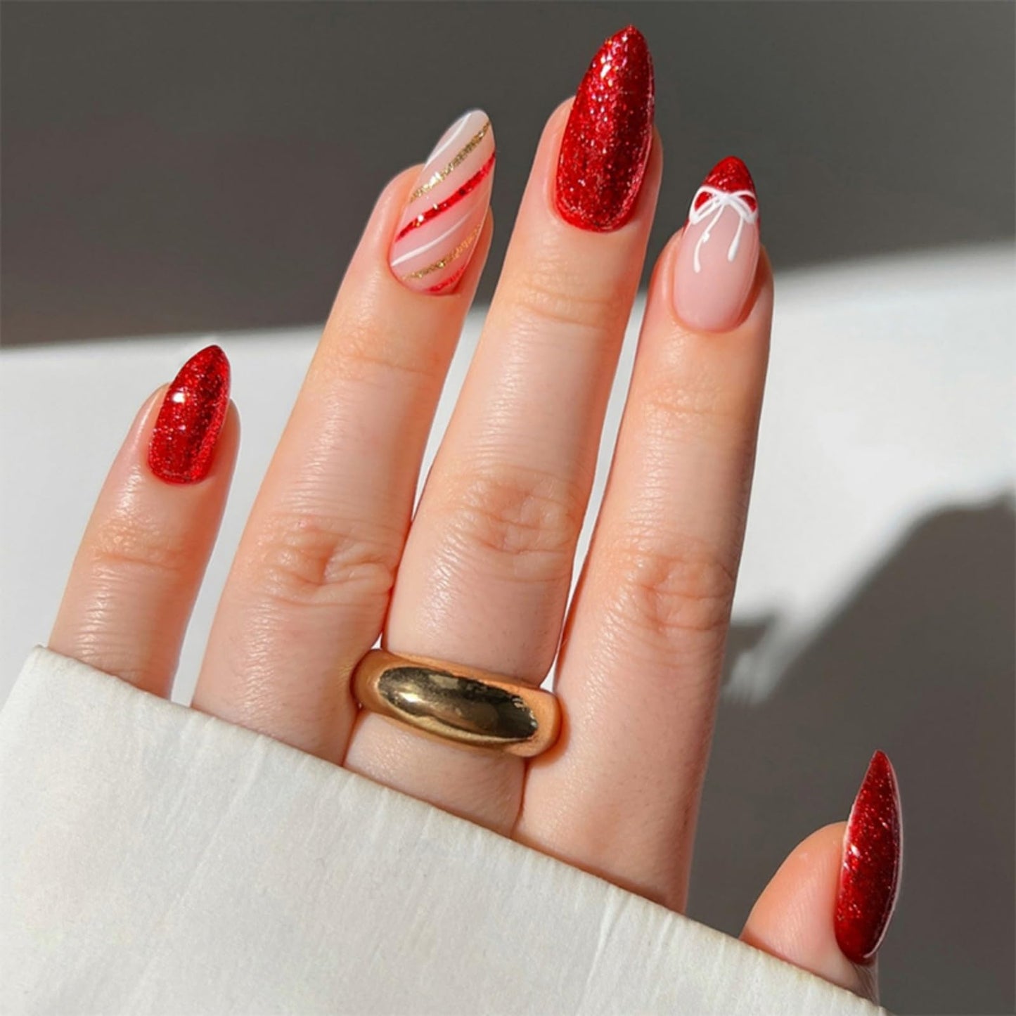 octoswave Valentine Press on Nails Almond Fake Nails Medium Artificial Nail Red Stick on Nail for Women 24pcs