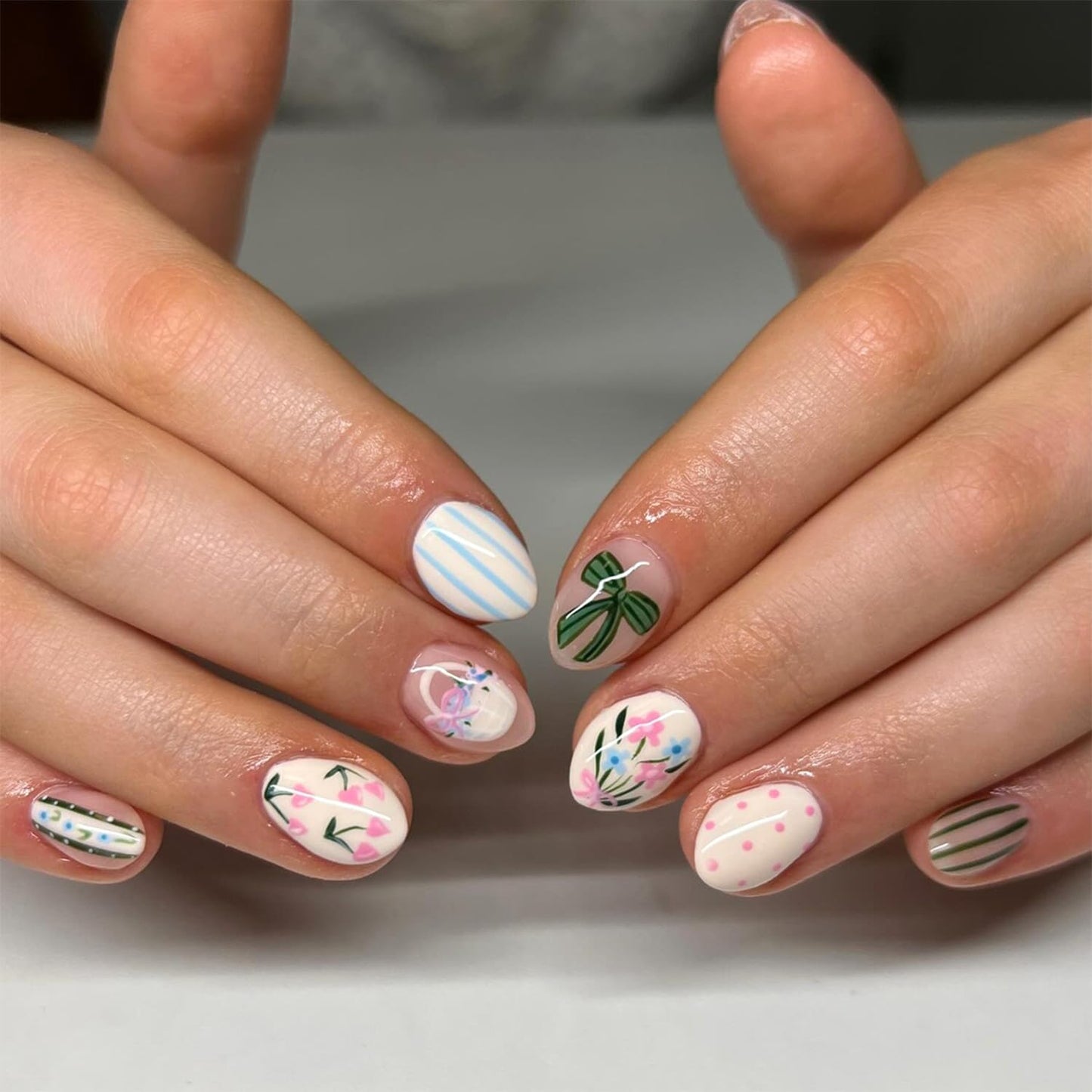 Cute Flower Bow Press on Nails Short Oval Fake Nails Glossy Artificial Glue on Nail Reusable Acrylic Stick on Nail for Women DIY Manicure