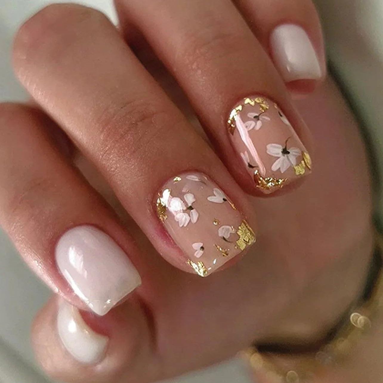Black Press on Nails Short Square Fake Nails Gold Flowers Leaf False Nails Gold Foil Designs Artificial Acrylic Nails Glossy Glue on Nails Press ons for Women Girls Manicure Art 24Pcs