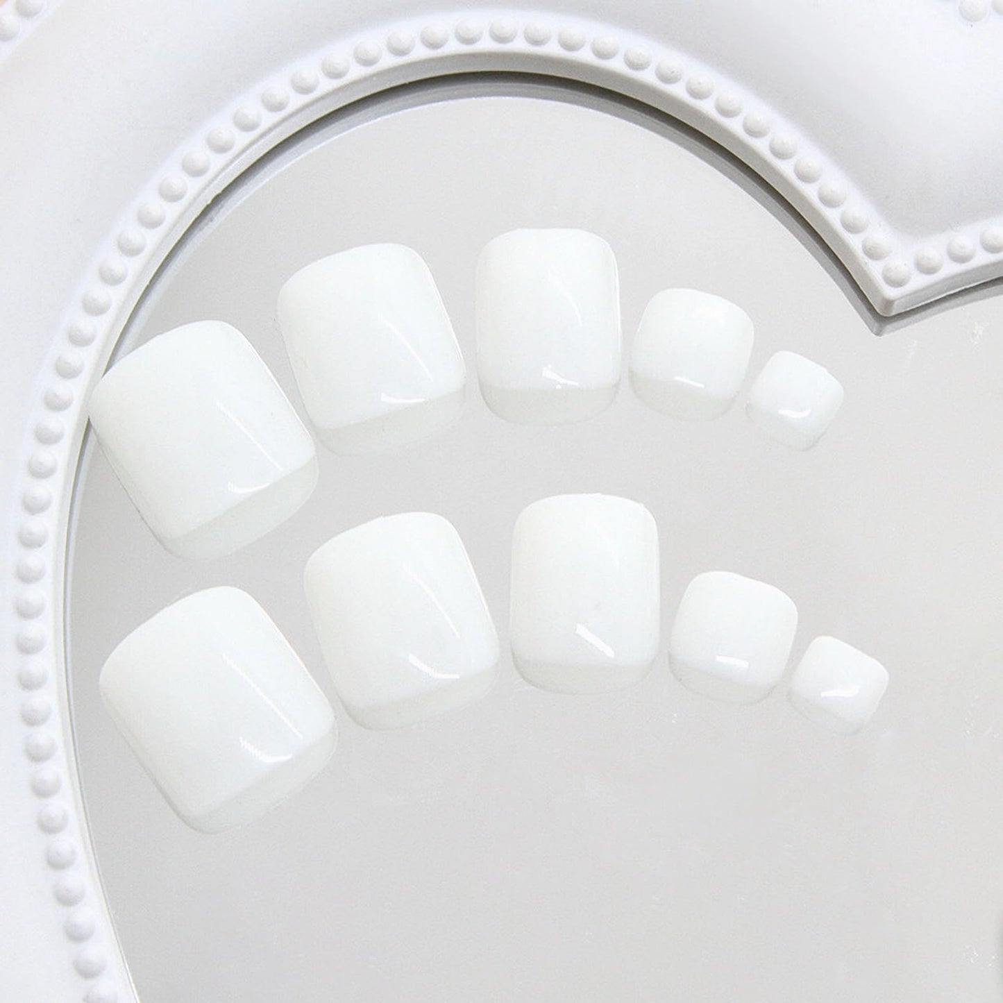 MISUD Press on Toenails - Fake Toe Nails, Acrylic Toenail White Design 24 pcs
