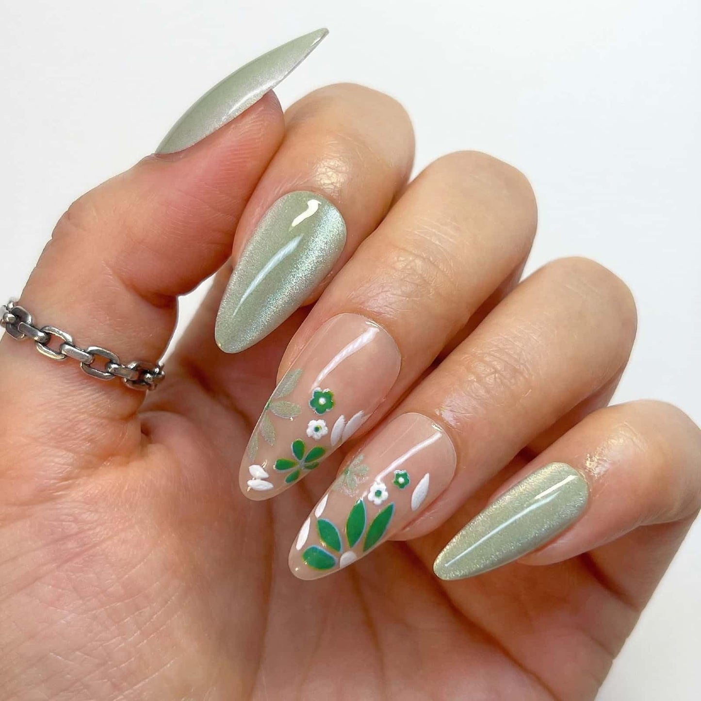 French Tip Press on Nails Cat Eye Fake Nails with Flowers Design Mint Milk Green Reusable Glue on Nails Full Cover Acrylic Stick on Nails For Women Decoration 24 Pcs Artificial Nails