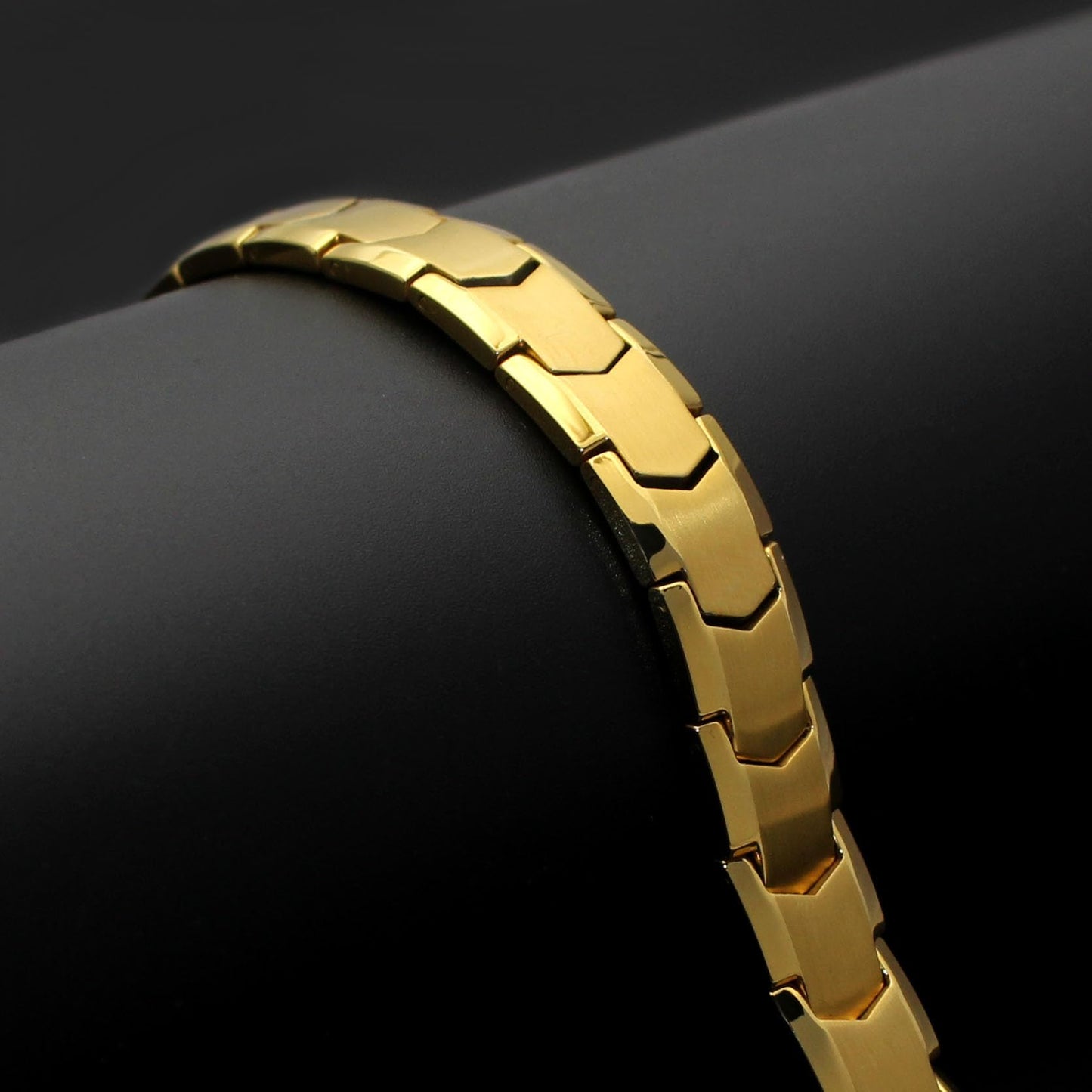 Apocalyptic-K Men's Titanium Magnetic Bracelets，Ultra Strength Magnetic Bracelets，Pure Titanium (Lightness),Gold,Eliminate Static Electricity (Gold)
