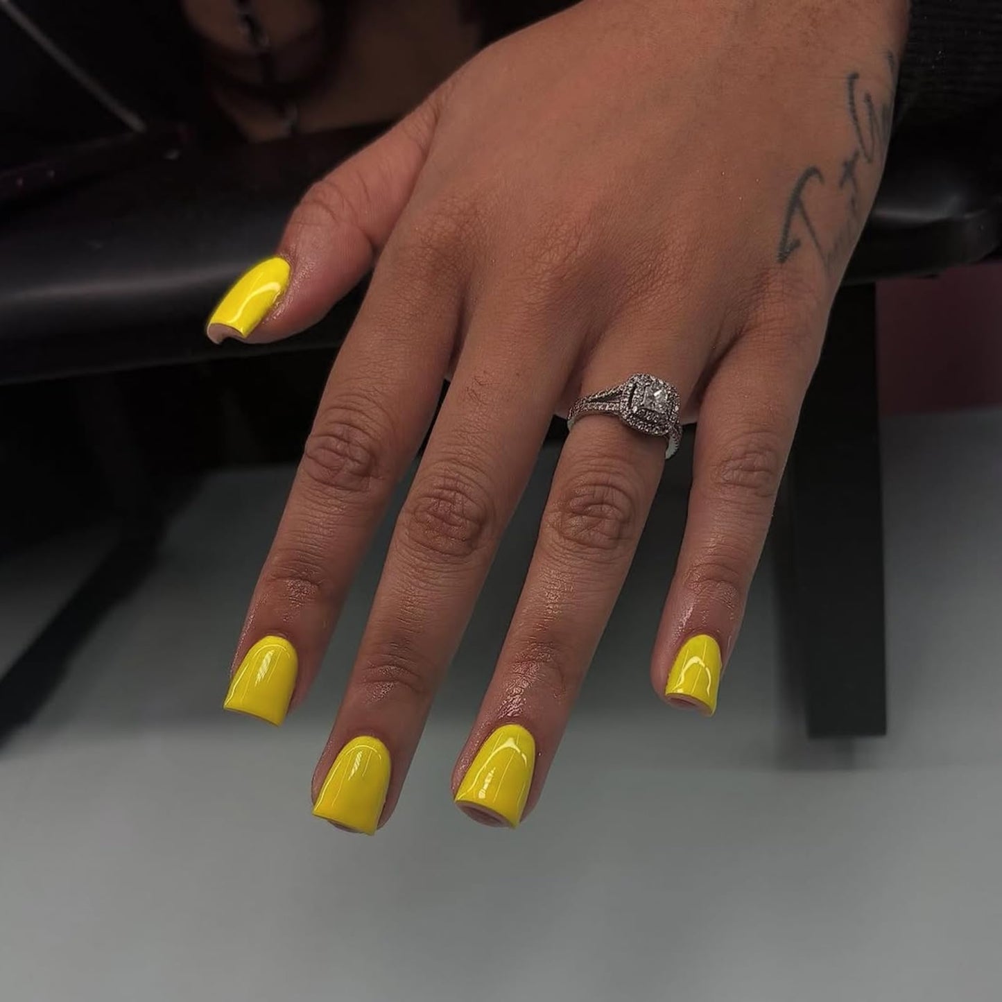 IMSOHOT Yellow Press on Nails Short Square Fake Nails Acrylic Glossy Squoval False Nails Full Cover Solid Color Glue on Nails for Women Girls
