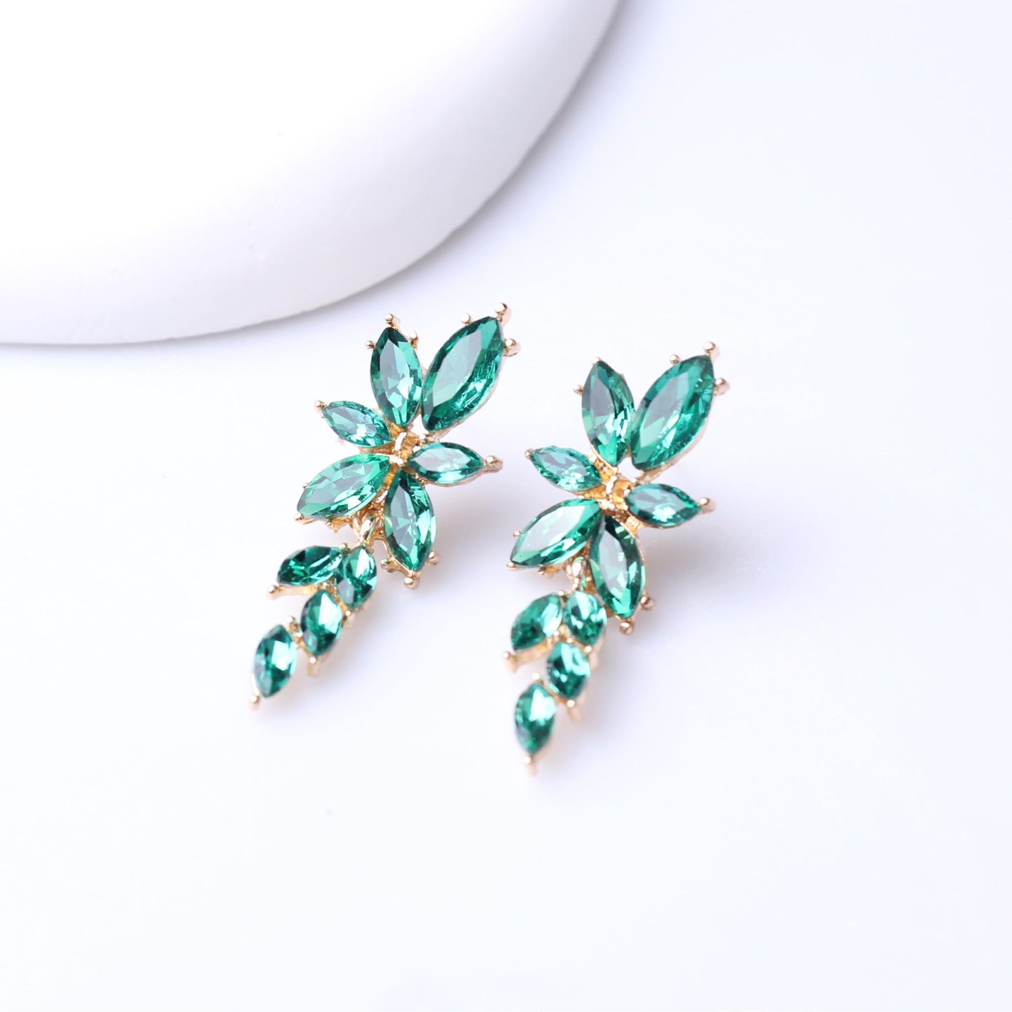 ATIMIGO Elegant Emerald Green Rhinestone Dangle Earrings Cluster Crystal Wedding Bridal Earrings for Brides Bridemaids Formal Prom Statement Drop Earrings for Women