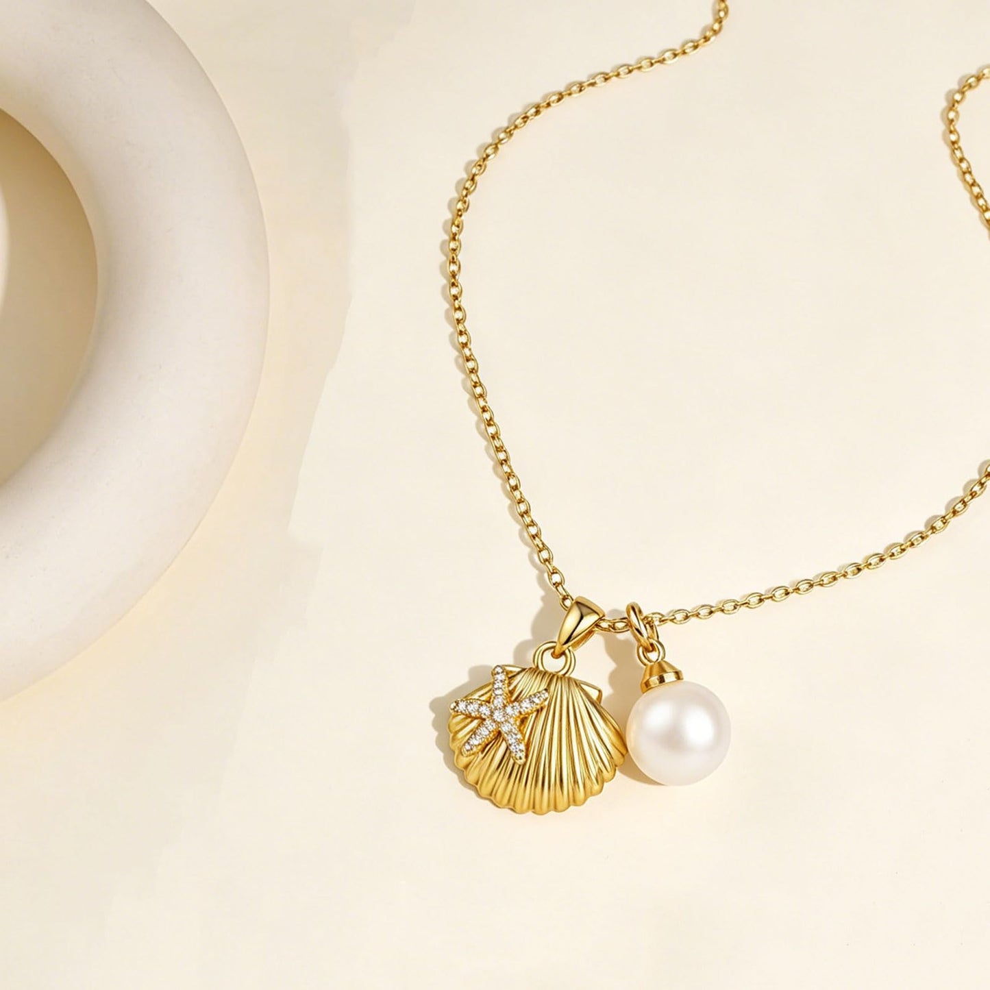Gold Seashell Starfish Necklace for Women Pearl Starfish Shell Pendant Necklace Boho Conch Necklaces Summer Beach Jewelry (Shell)
