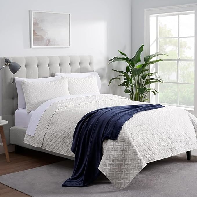 SERTA Cozy Plush Thick Fuzzy Super Soft Lightweight Throw Blanket for Bed, Couch, or Travel, King (108 in x 90 in), Navy
