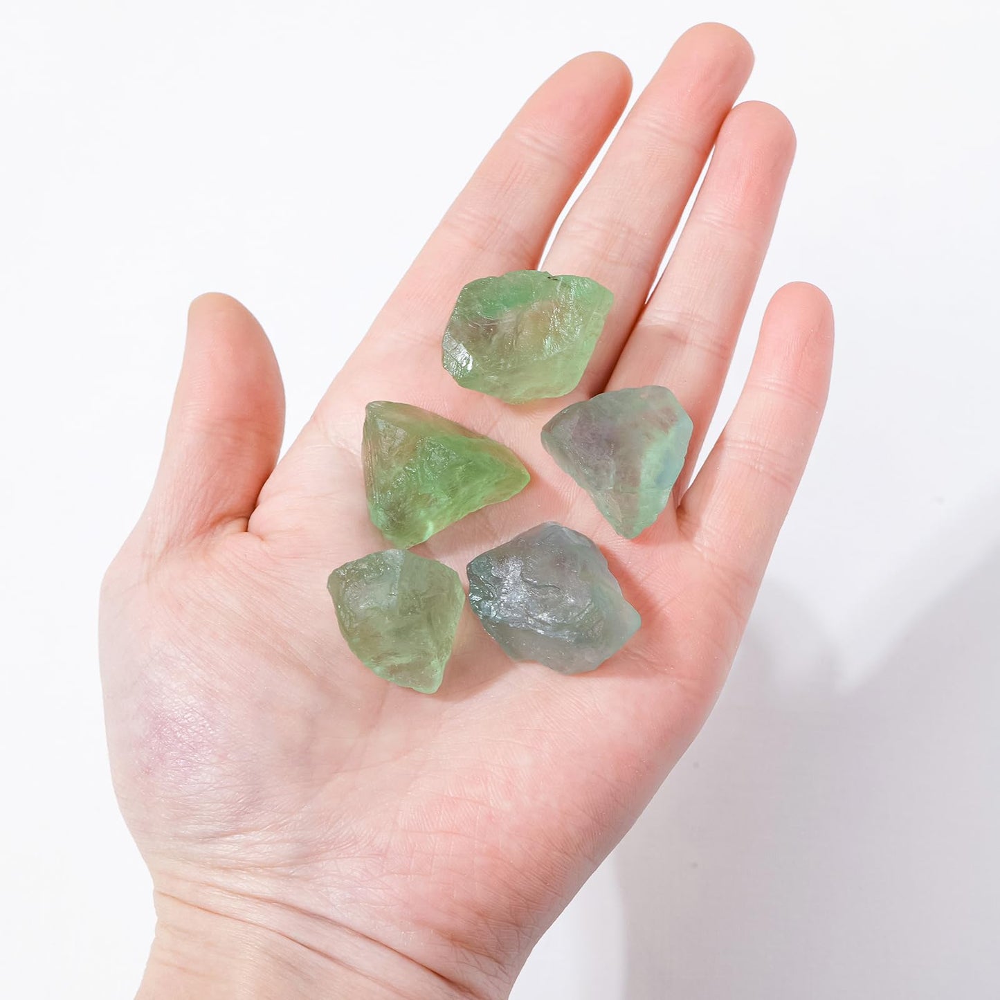 Apengshi 0.97lb（440g) Natural Green Fluorite About 0.59-0.78in Healing Crystal Tumbled Rough Stone Chakra Raw Stone Meditation Reiki Collection