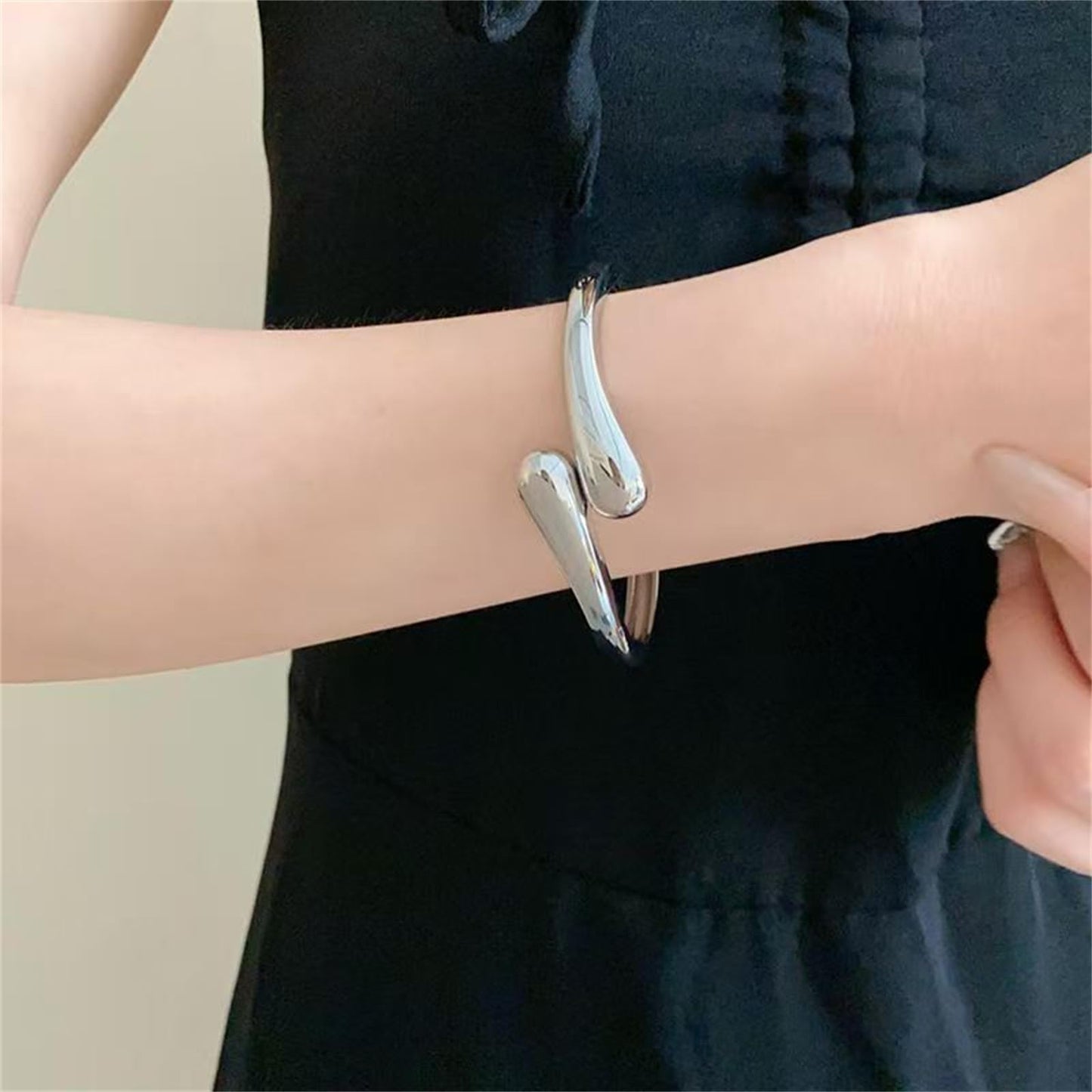 Hcrohihit Chunky Thick Cuff Bangle Bracelet for Women,Minimalist Adjustable Open Cuff Bracelet and Ring Collar Set,Polished Statement Cuff Bangle,Fashion Jewelry (A Silver)