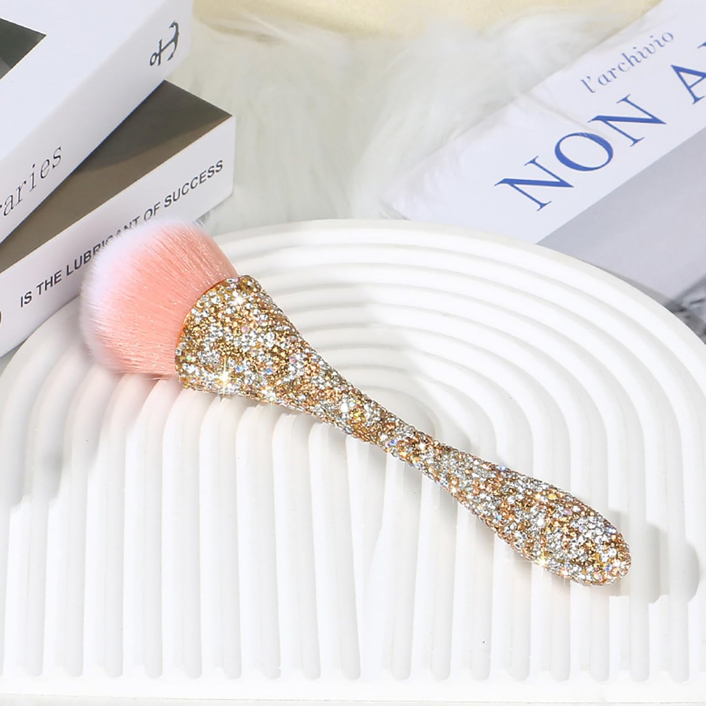 JERCLITY 1 Piece Shiny Rhinestones Powder Makeup Brushes Blush Brush Super Large Face Makeup Brushes Kabuki Brushes for Powder Cosmetic Nail Dust Brush Makeup Tool(Gold Diamond)