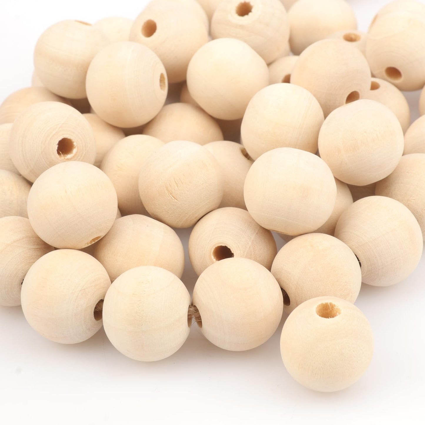 Yiksonyo 700 PCS 20 mm Wooden Beads with Hole, Beige Round Wooden Beads for Crafts, DIY Projects, and Home Decoration