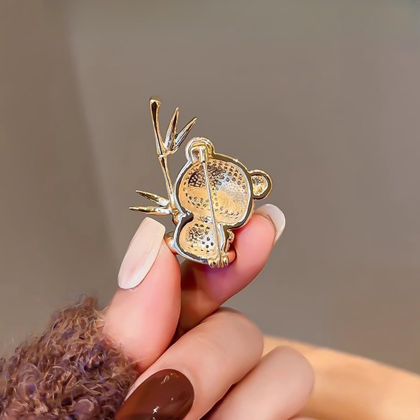 HETICA Women Animal Floral Brooch Pin Accessory Perfect as a Gift for Anniversary Celebrations, Parties, Or Everyday Wear (Panda)