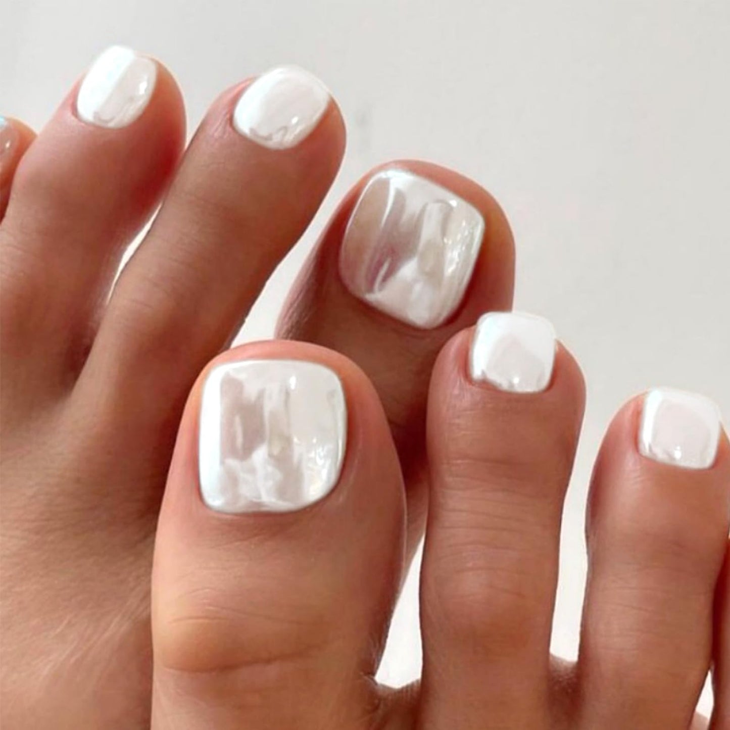 White Chrome Press on Toenails Short Square Fake Toe Nails Mirror Gloss Finish Toenail Press ons Smooth White Chrome Nail Tips Full Cover Reusable Stick on Toenails for Women Manicure 24Pcs