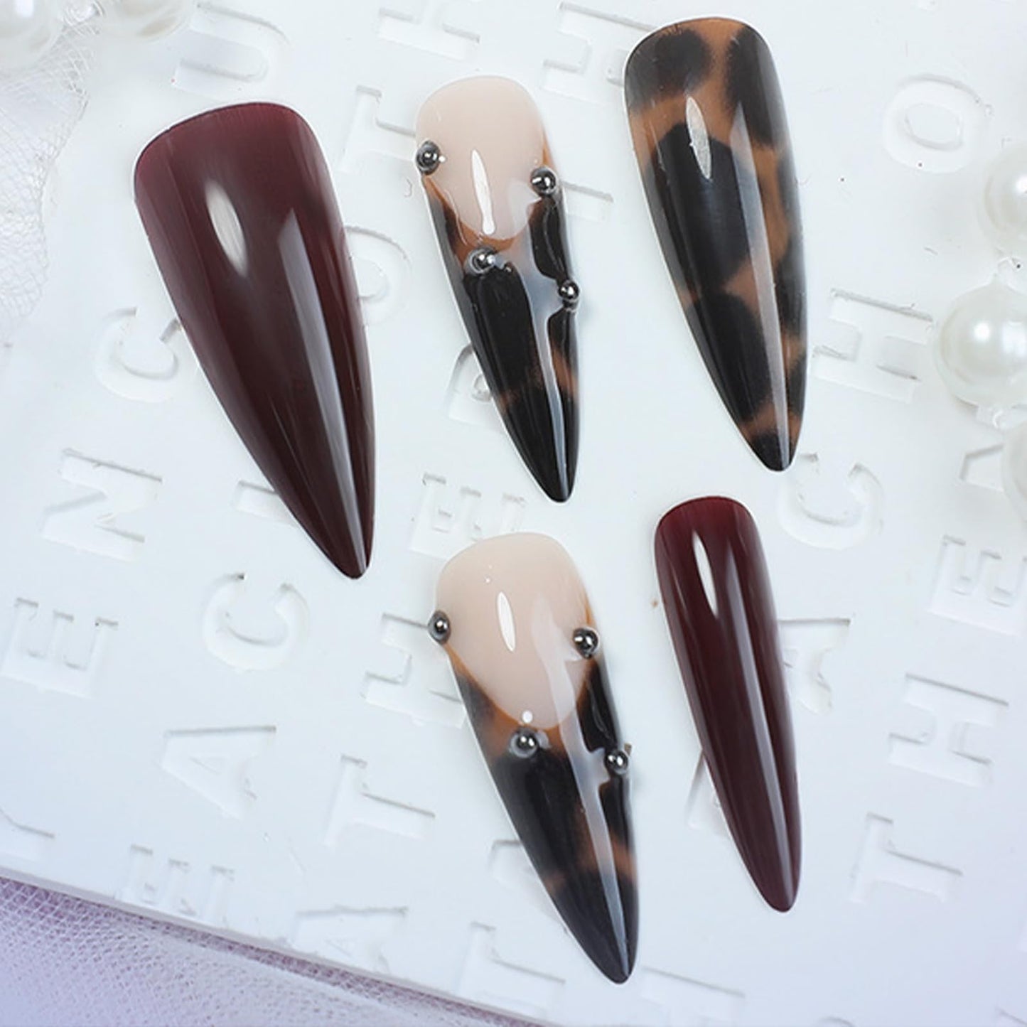 SINHOT Stiletto Press on Nails Long Fake Nails - Glossy Finish, Leopard Print & Brown Design, DIY Artificial False Nail Art - 24 Pcs Nail Kit with Glue