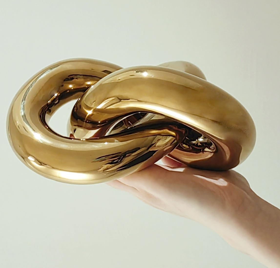 Large Ceramic Gold Knot Statue Décor, Gold Coffee Table Decor, Multi-Angle Abstract Geometric Sculpture Ornament, Modern Home Decor Accents for Living Room, Bedroom, Office