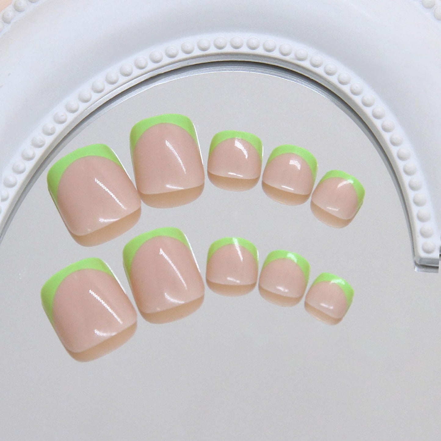 RUOKEXIN Short Press on Toenails Green French Tip Fake Toenails with Designs Square Toe Nail Press ons Sparkly Artificial Nails for Women 24Pcs