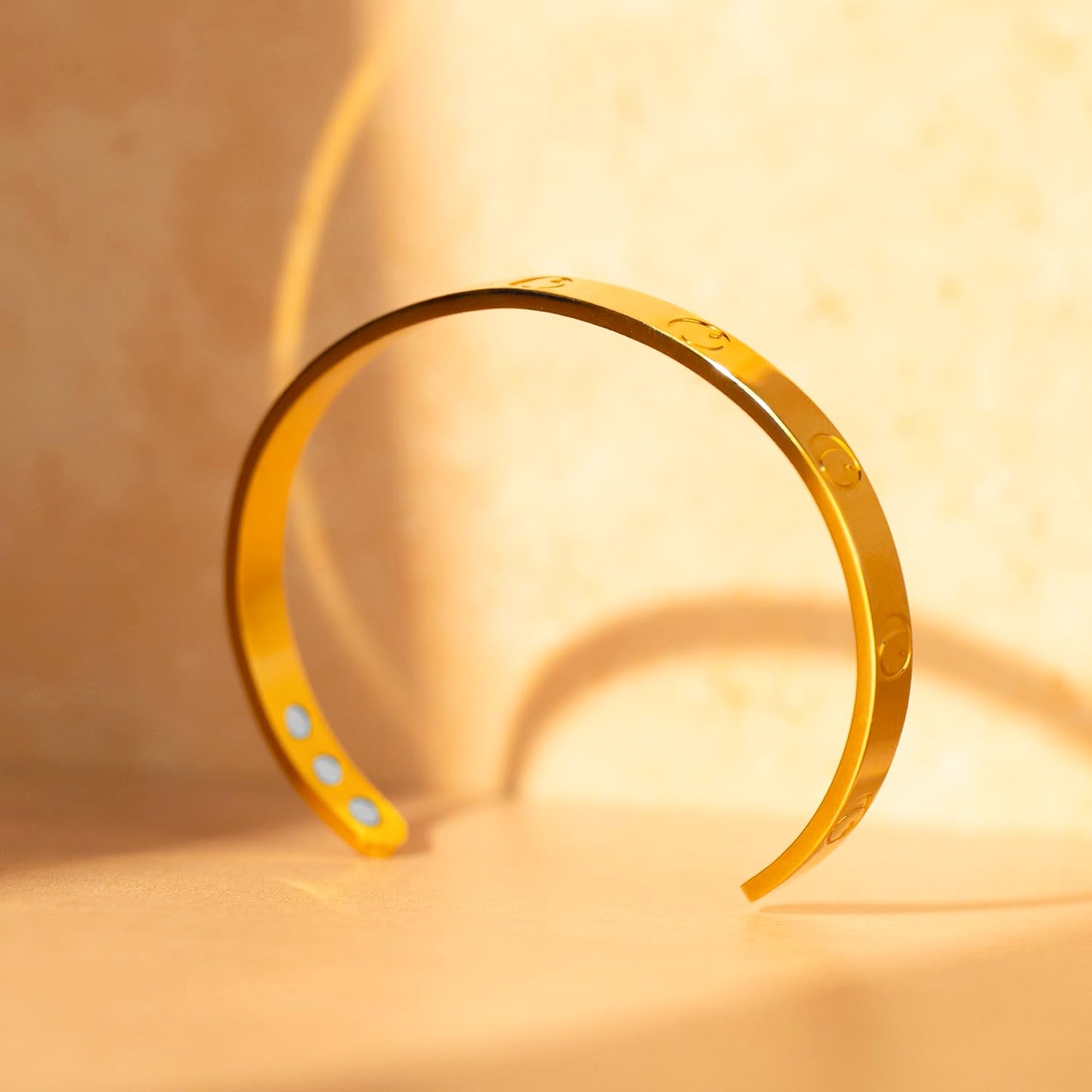 CALMI - Magnetic Wellness Bracelet with Adjustable Stainless Steel Design - 18K Gold-Plated - Wearable Magnetic Field Accessory for General Wellbeing | Unisex (Silver)
