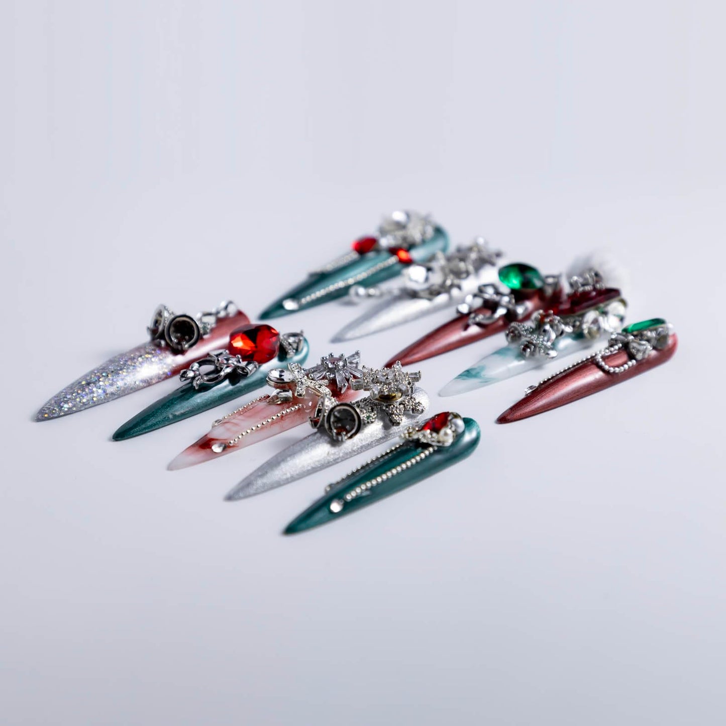 IntoVibes 10 Pieces Handmade Luxury Red And Green Christmas Long Press On Nails With Stiietto Design, Reusable Fake Nails, Including Accessories And Tools (Size L)