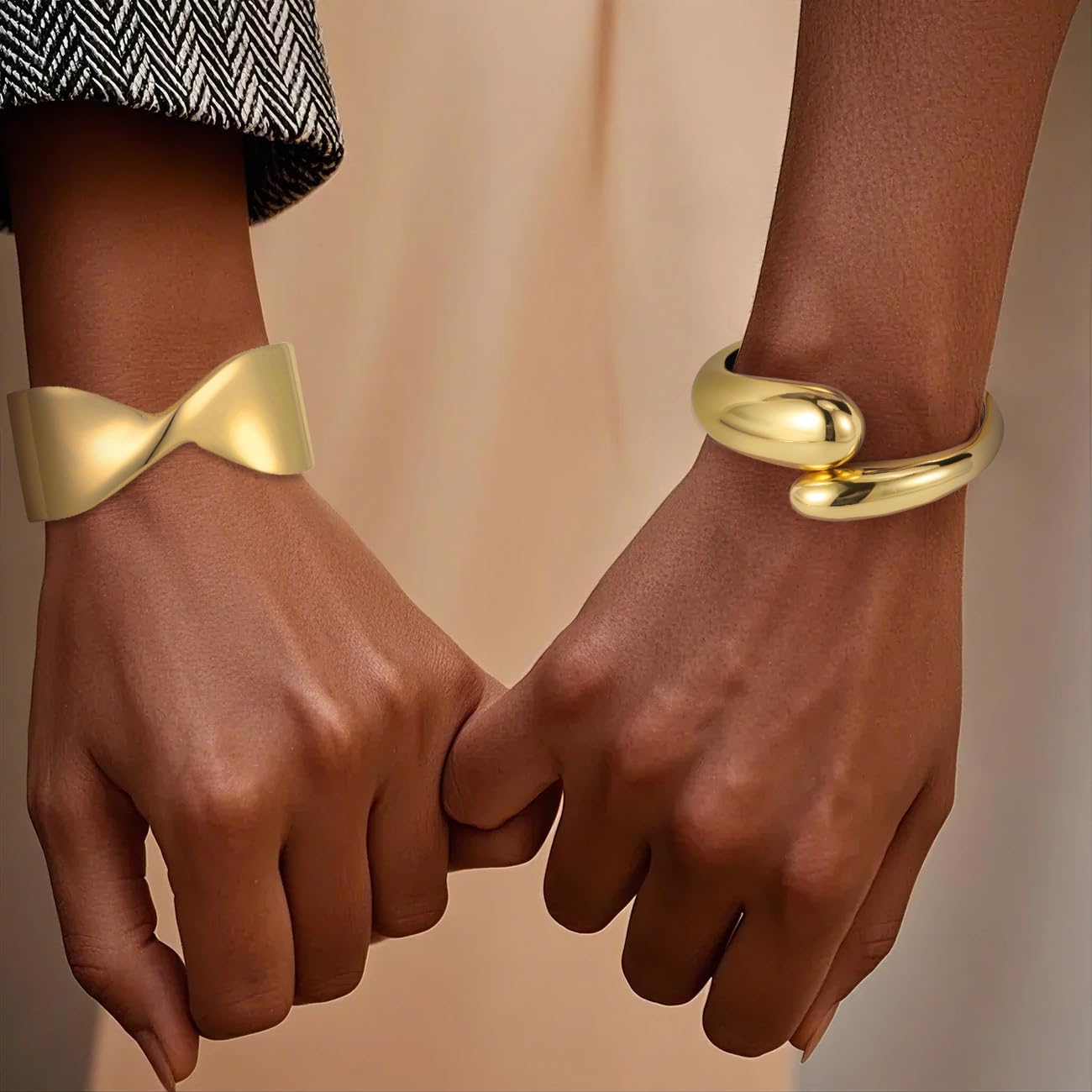 Emibele Gold Bangle Cuff Bracelet Stack, Chunky 18K Gold Plated Teardrop Hinged Thick Bangle Bracelet Set, Non Tarnish Bracelets for Women, 2 Pack, Gold