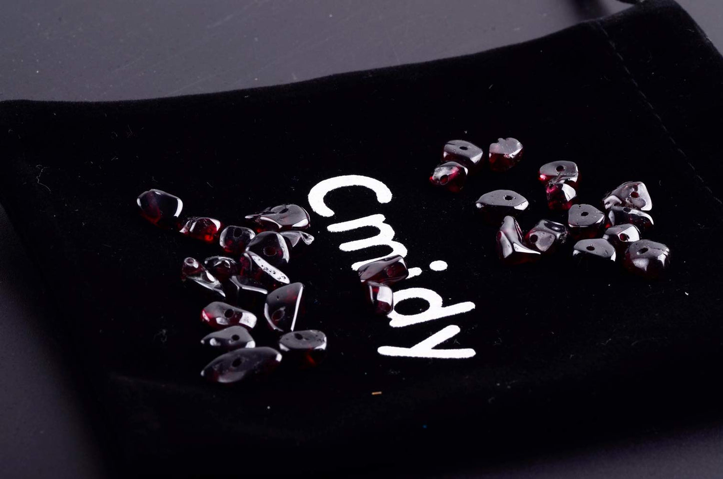 Natural Chip Stone Beads 5-8mm Garnet About 400 Pieces Irregular Gemstones Healing Crystal Loose Rocks Bead Hole Drilled DIY for Bracelet Jewelry Making Crafting (5-8mm, Garnet)