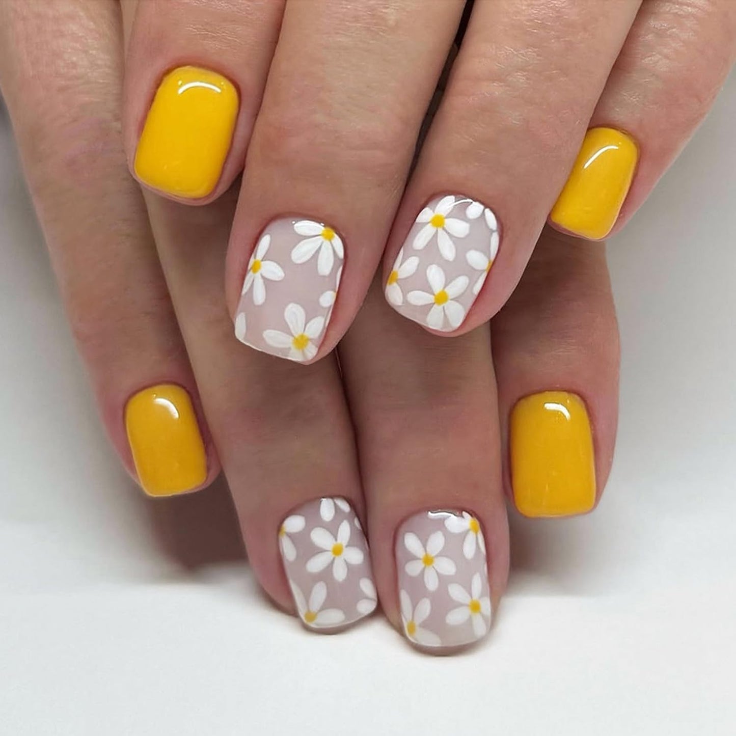 Square Press On Nails Short Fake Nails Yellow False With Flower Design Cute Glue On Nail Full Cover Artificial Acrylic Summer Stick On Nail Reusable For Women Manicure Art 24pcs