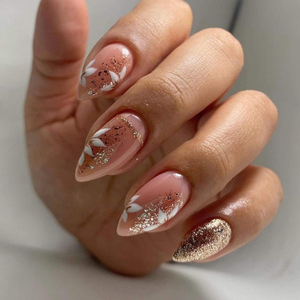 CTTHNBD Press on Nails Medium - Almond Fake Nails with Flower Design - Gold Glitter Full Cover Stick on False Nails - for Women 24 Pcs