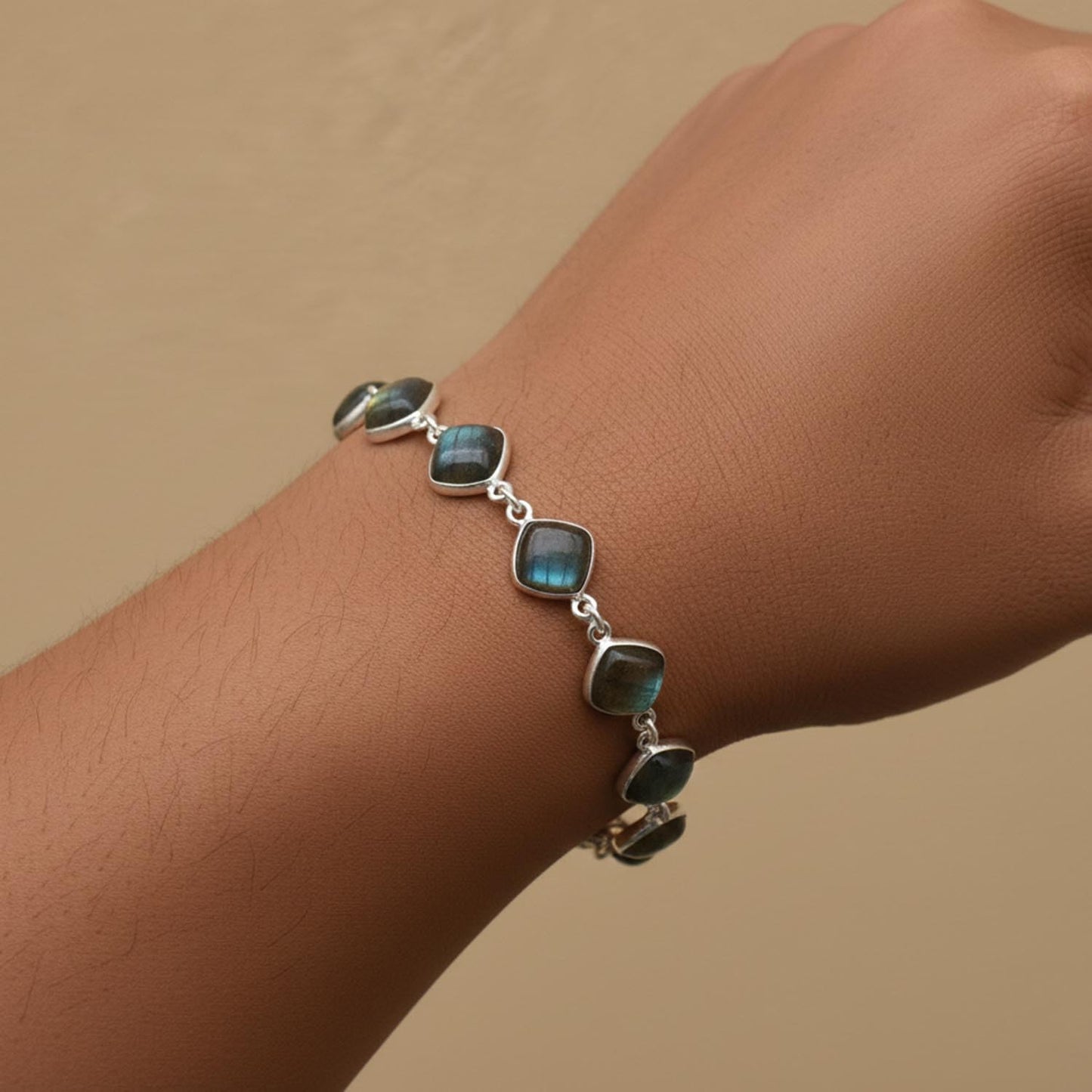 DESIGN HUB Bracelet for Women Sterling Silver Labradorite, Cushion Cabochon Multi-Stone Chain, 7-8 Inch Adjustable Length, 25.85 Carat Blue Gemstones
