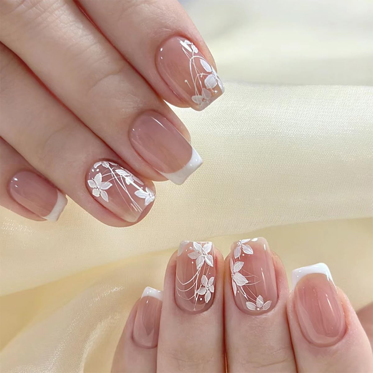 24Pcs Nail Press ons, Short Square Press on Nails French Tip Fake Nails with White Flowers Summer Cute Sweet Design, Artificial False Nails Press On Stick On Nails for Women