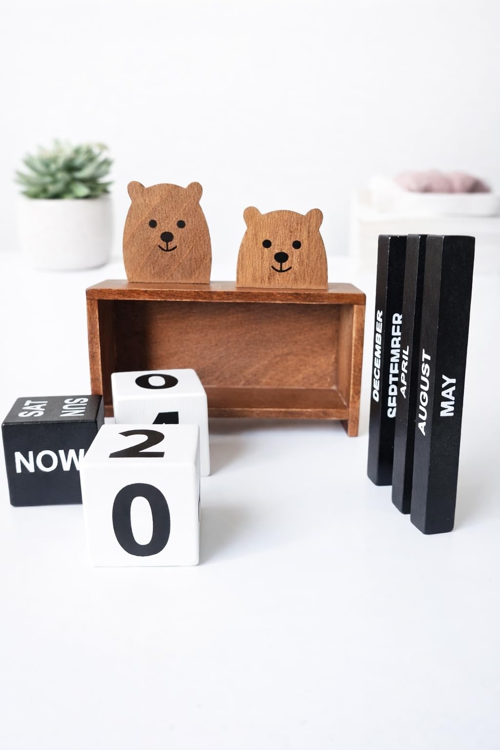 Wooden Perpetual Block Calendar for Desk, Wood Month Date Display Blocks for Teachers, Students, Classroom, Rustic Farmhouse Office Decor, Desk Accessories （Two Cute Bears)