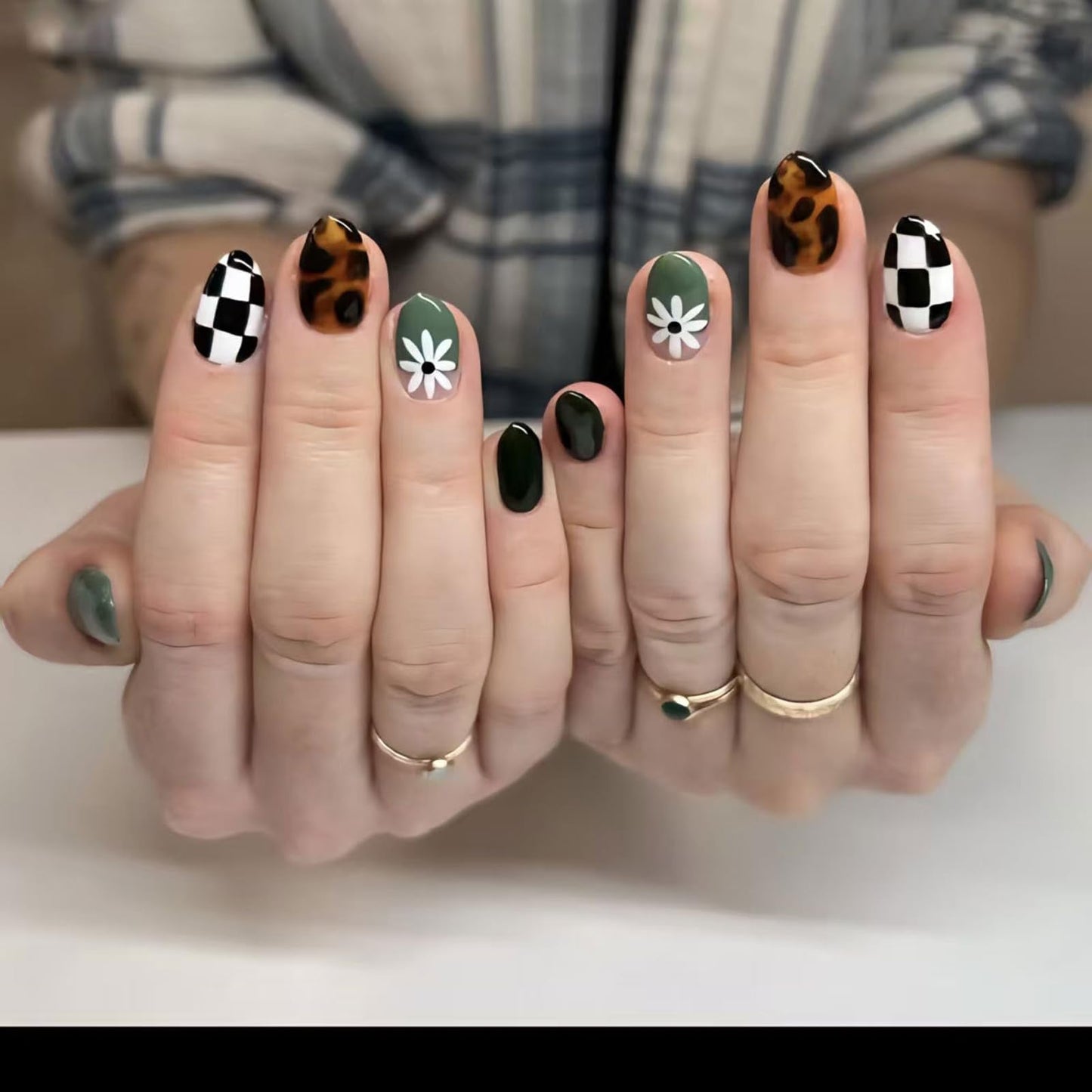 Spring Press on Nails Medium Oval Fake Nails Tortoiseshell False Nails Press ons with Flower, Checkered Design,Cute Reusable Artificial Nail Full Cover Stick on Nails for Women Manicure 24Pcs