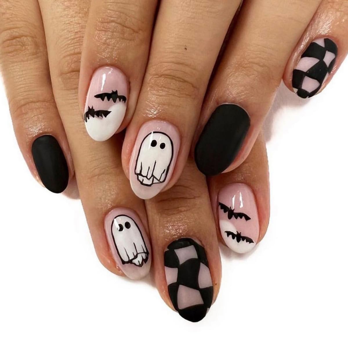 24Pcs Halloween Press on Nails Short Oval Fake Nails with Cute Ghost Bat Design Stick on Nails Black Pink Nails Press Ons Handmade Acrylic Glue on Nails for Women Nails Art Decoration