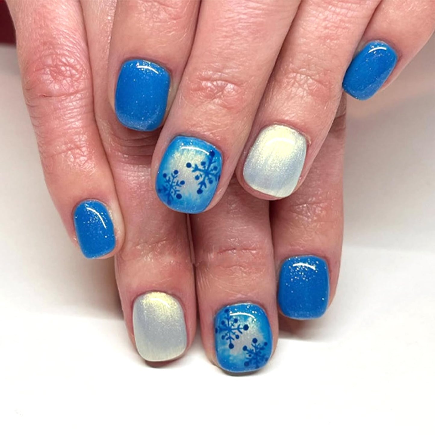LWTZLW Christmas Press on Nails Snowflake Short Square False Nails Blue White Glitter Full Cover Glue on Nail Blue Snowflake Design Acrylic Fake Nails Winter Artificial Glossy Nail Reusable for Women