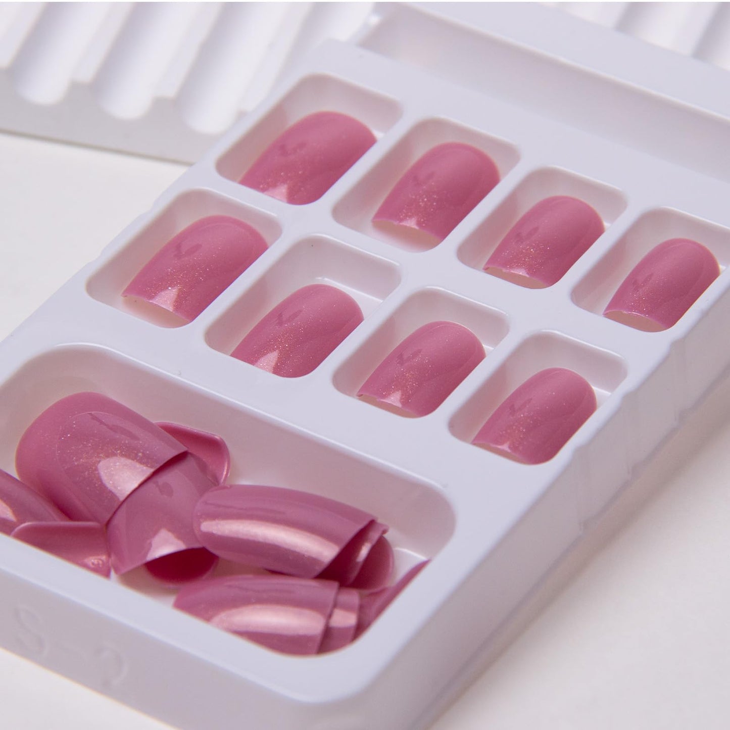 Pink Press on Nails Short Square Fake Nails Chrome Acrylic Nails Glossy Shiny False Nails Mirror Glitter Artificial Nails Press ons Glue on Nails for Women Girls Manicure Nails Decoration 24Pcs