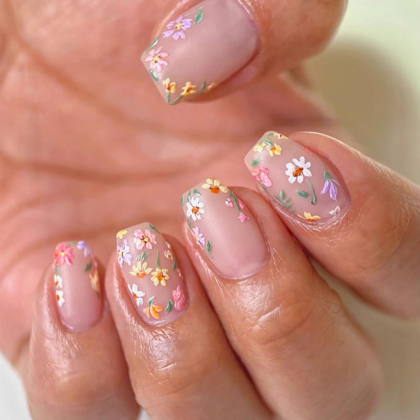 Flower Press on Nails Short Square Fake Nails with Colorful Small Daisy Designs Nude Matte False Nail Full Cover Spring Summer Floral Stick on Nail for Women 24Pcs