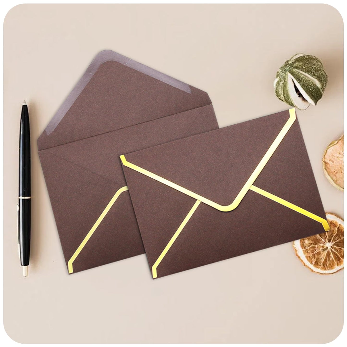 szkoo 100 Pack 5x7 Envelopes, Coffee A7 Card Christmas Envelopes V Flap Envelope Gold Borders for Invitations, Weddings, Parties & Greeting Cards