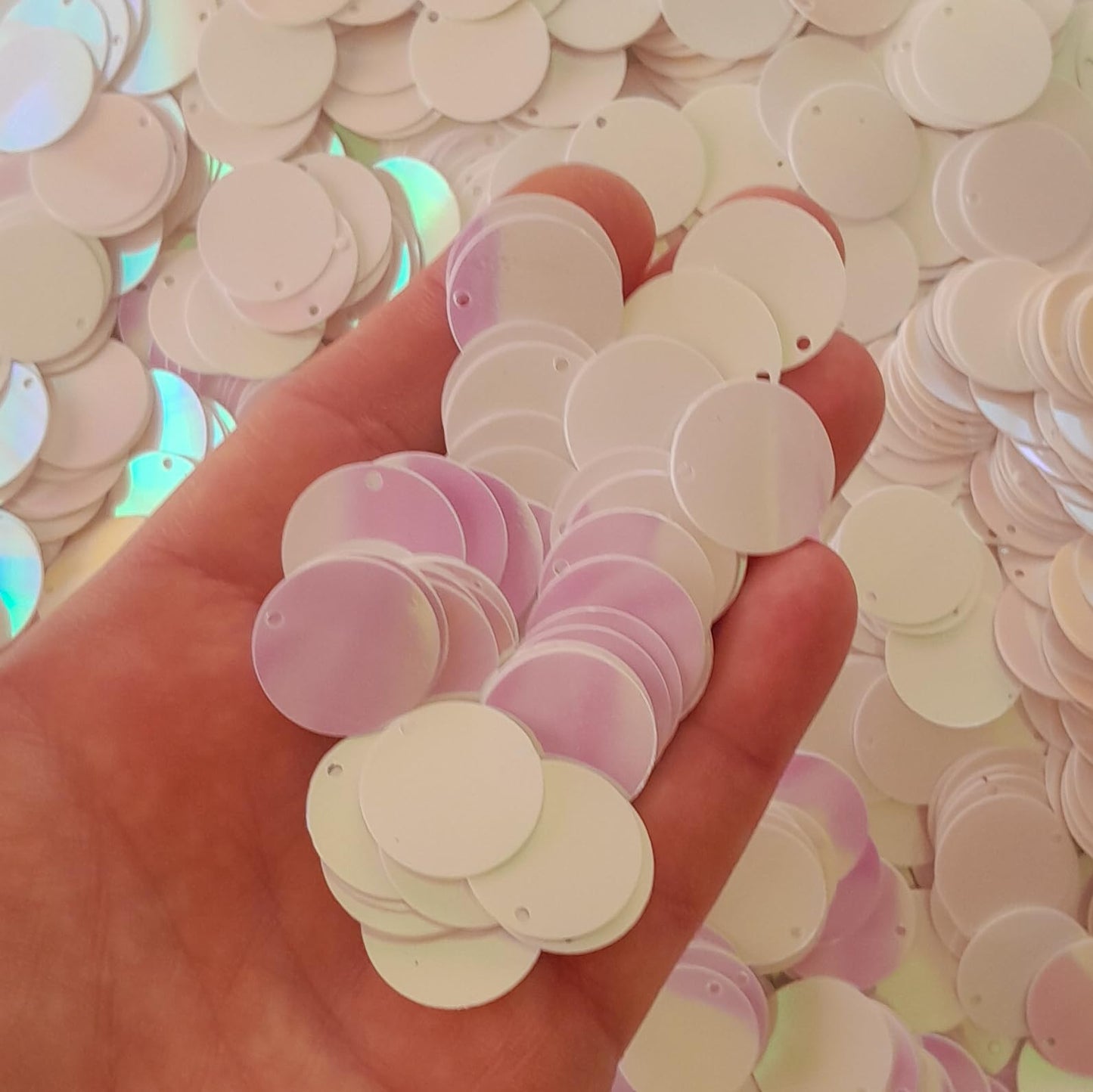 Deglation Studio 20mm Bulk Loose Iridescent Top Hole Round Sequins, Embriodery Disc Sequins for Craft DIY Sewing Decorations Arts 250 Pieces (White-Pearl IRIS156)