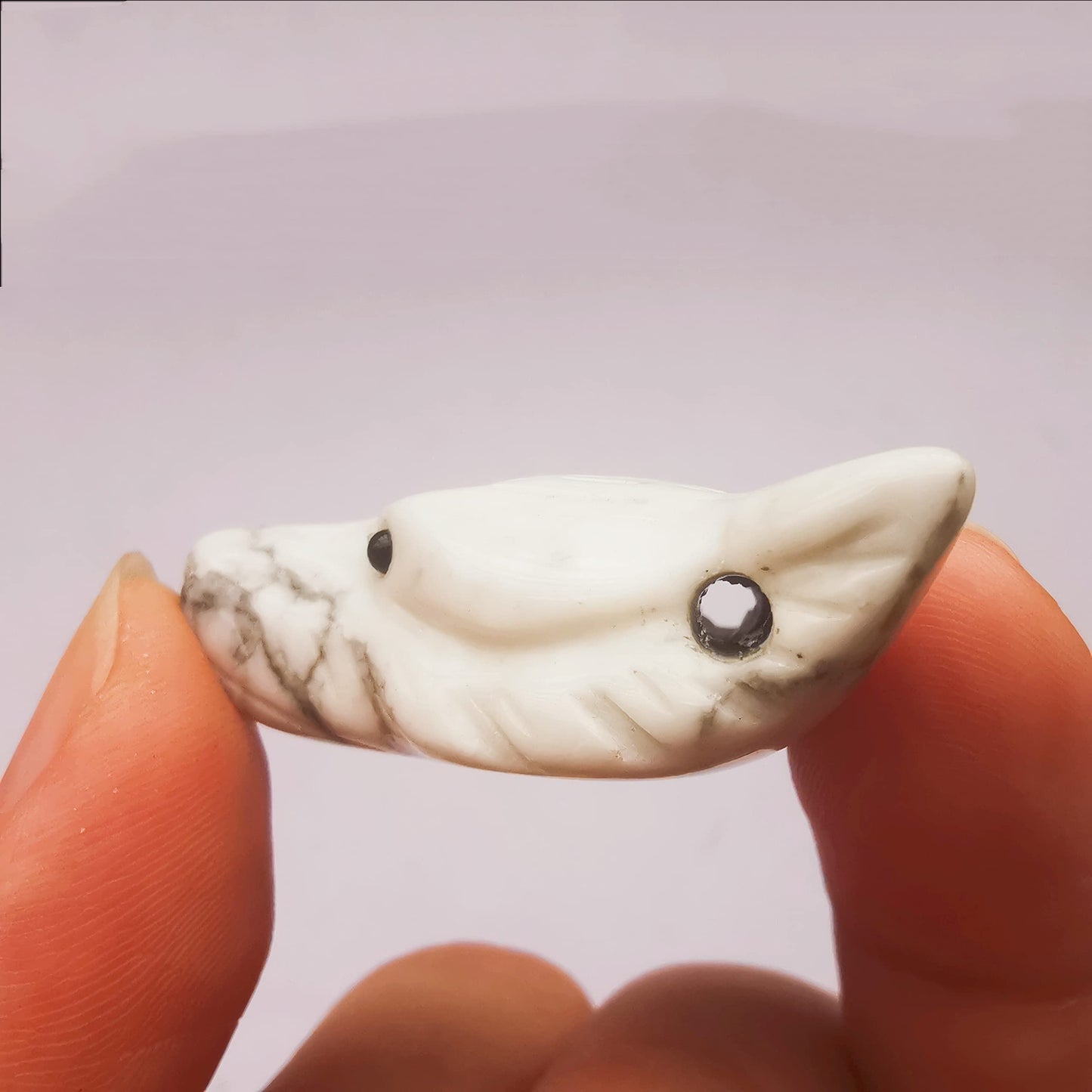 Bacatgem White Howlite Turquoise 1.37 inchs Wolf Head Pocket Crystals and Healing Stone Figurine,Haped DIY-Jewelry Pendant