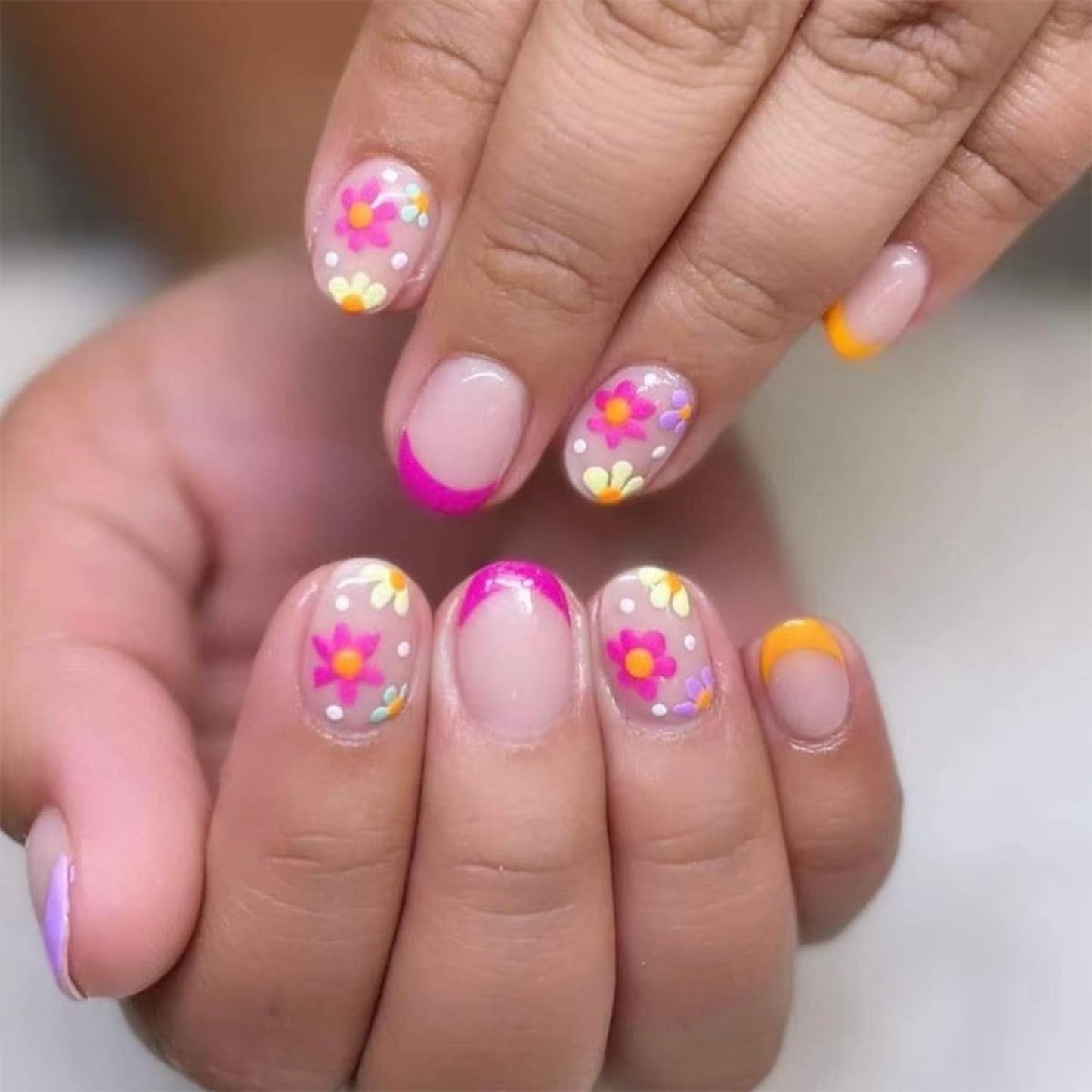 Short Press on Nails Oval Flower Fake Nails with Floral Designs French Tip Nails Press ons Rose Pink Spring Summer False Nails Glossy Full Cover Glue on Nails Artificial Stick on Nails for Women