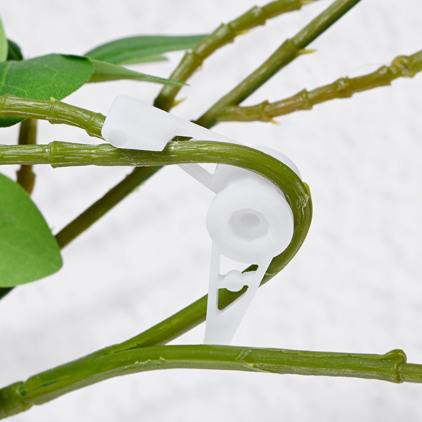 M METERXITY 60-Pack Adjustable Plant Clips, 360 Degree Plant Training Clips, Plant Stem Bender Training Clips for Low Stress Training/Plant Ties/Gardening Accessories [White]