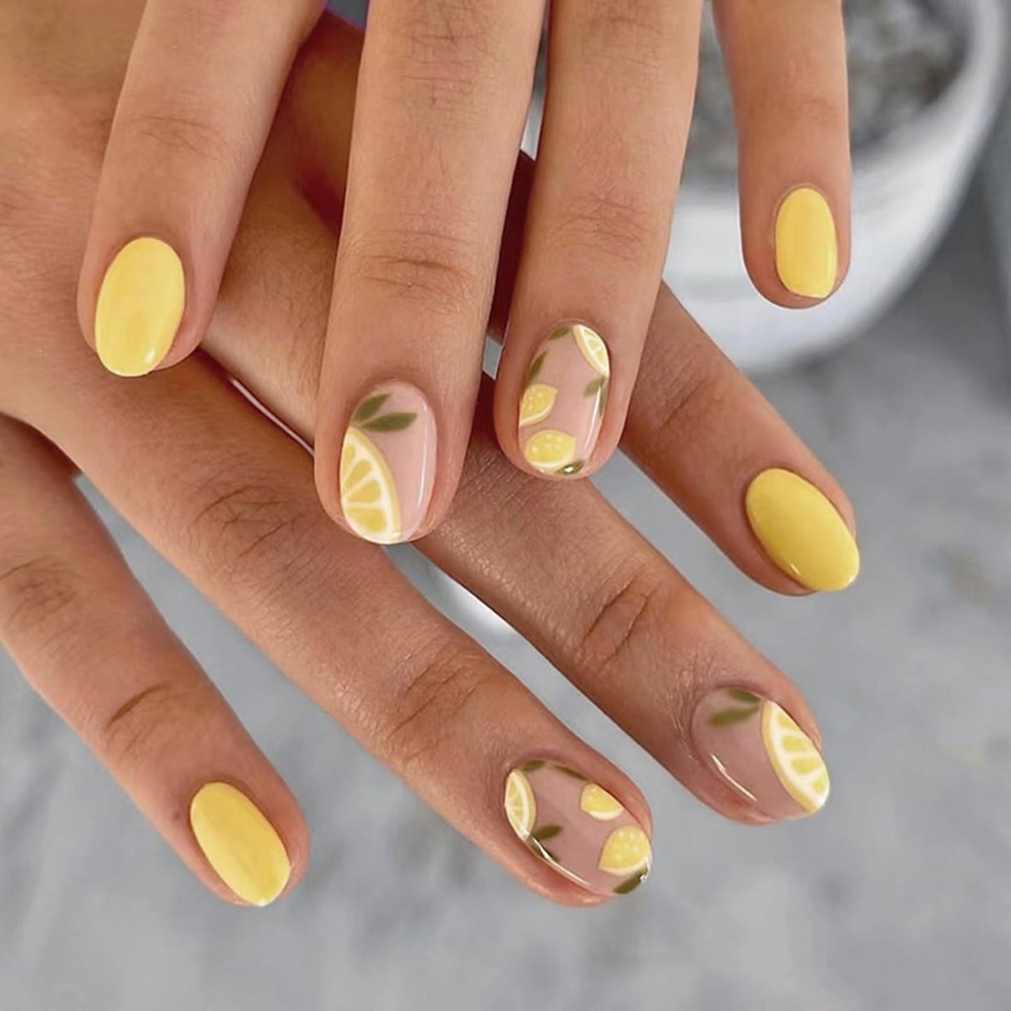 Acrylic Press on Nails Short Round Fake Nails with Lemon Designs Cute Nails Press ons Glossy Glue on Nails Artificial False Nails Yellow Full Cover Stick on Nails for Women 30Pcs