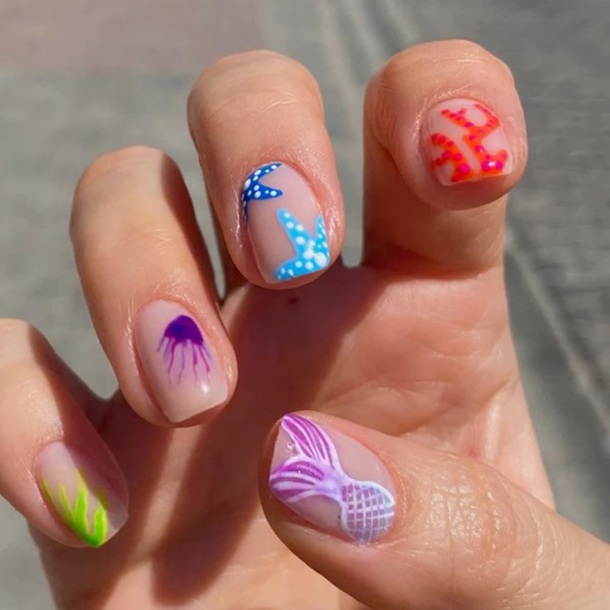 Beach Press on Nails Short Square Fake Nails Summer False Nails Press ons with Starfish Coral Mermaid Jellyfish Design Reusable Artificial Nails Full Cover Stick on Nails for Women Manicure 24 Pcs