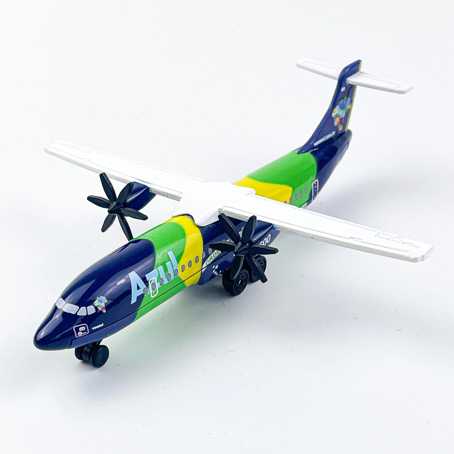 WngAur Die-Cast Propeller Airplane Model – Alloy Plane with Rolling Wheels – Miniature Aircraft Collectors & Aviation Enthusiasts