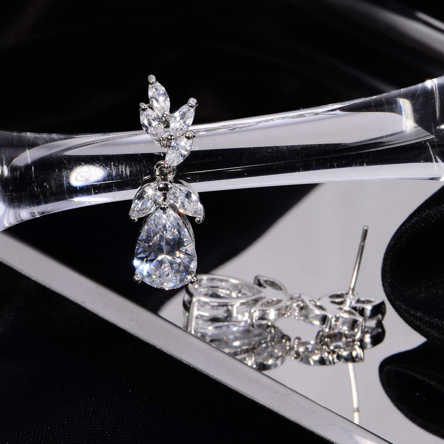 CZ Bridal Earrings for Wedding Silver Teardrop CZ Cluster Floral Leaf Crystal Rhinestone Dangle Drop Earring for Bride Bridesmaids Party Prom Women
