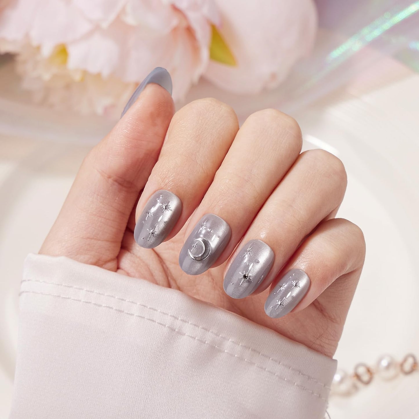 VSALON Oval Short Press on Nails, Silver Gray Star & Moon Summer Celestial Cat Eye Glossy 3D Art False Nails, Reusable Salon Quality Fake Nails Kit-32 PCS Nails in 16 Sizes with Glue & Cuticle Oil