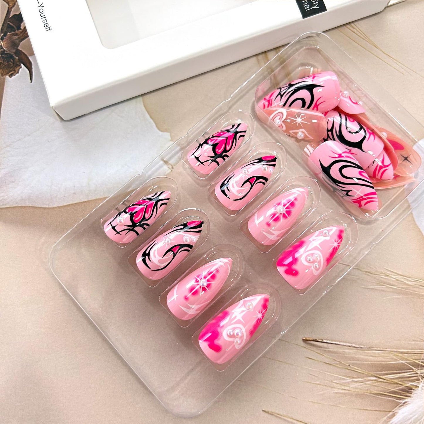 TBRZTR Press on Nails Medium Almond Shaped Love Heart Pearl Design Pink Smudge False Nail Full Cover Glossy Artificial Fingernails Stripes Stick on Nail Reusable Glue on Nails for Women 24Pcs