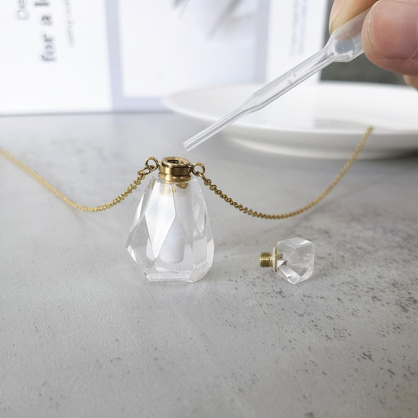 Ladywowu Perfume Bottle Necklace Heart Shape, Amethyst Necklace Healing Crystal for Women, Essential Oil Diffuser Bottle Necklace Jewelry for Liquid (Poly Clear Quartz-Gold)